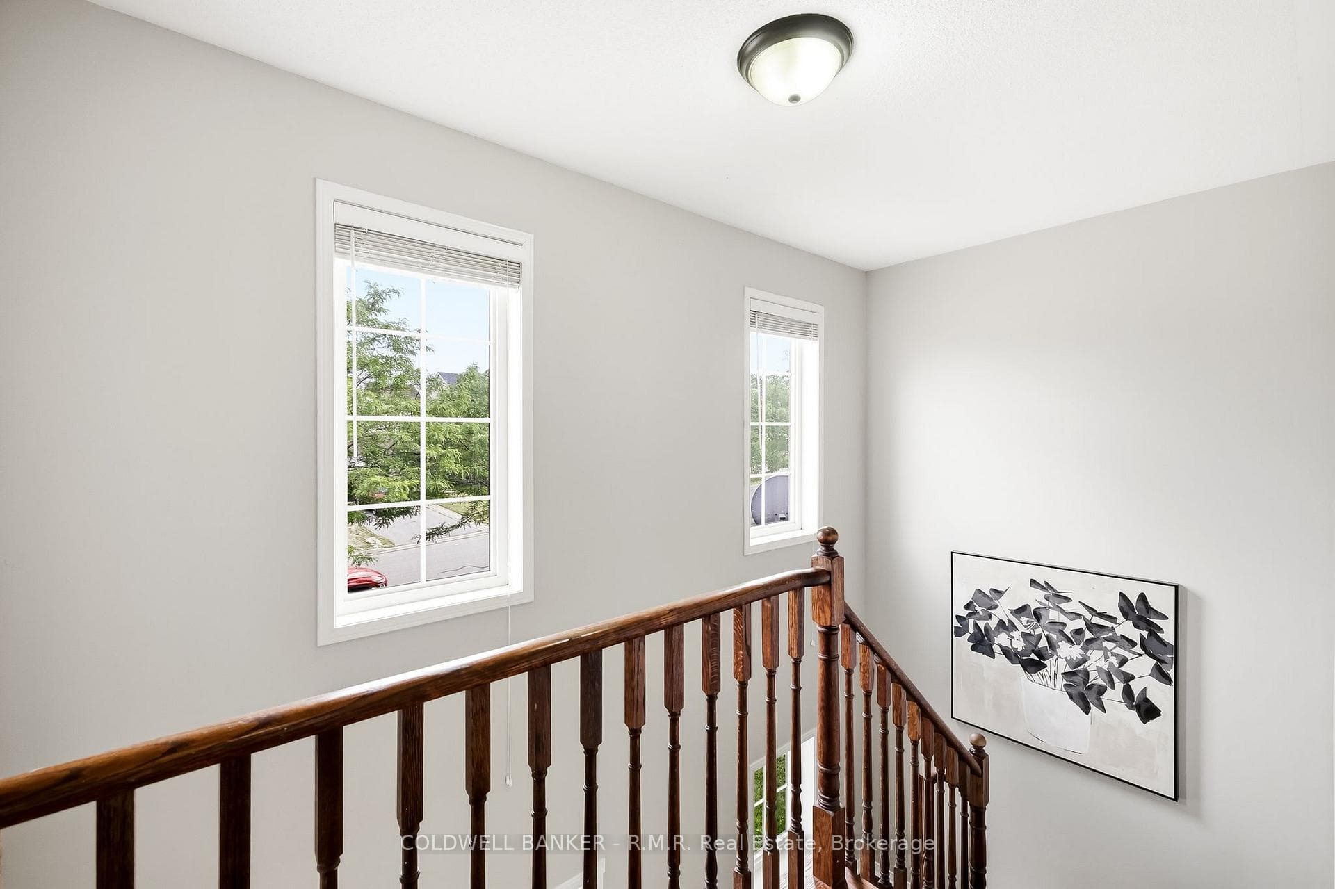 1244 Ashgrove Crescent photo 27