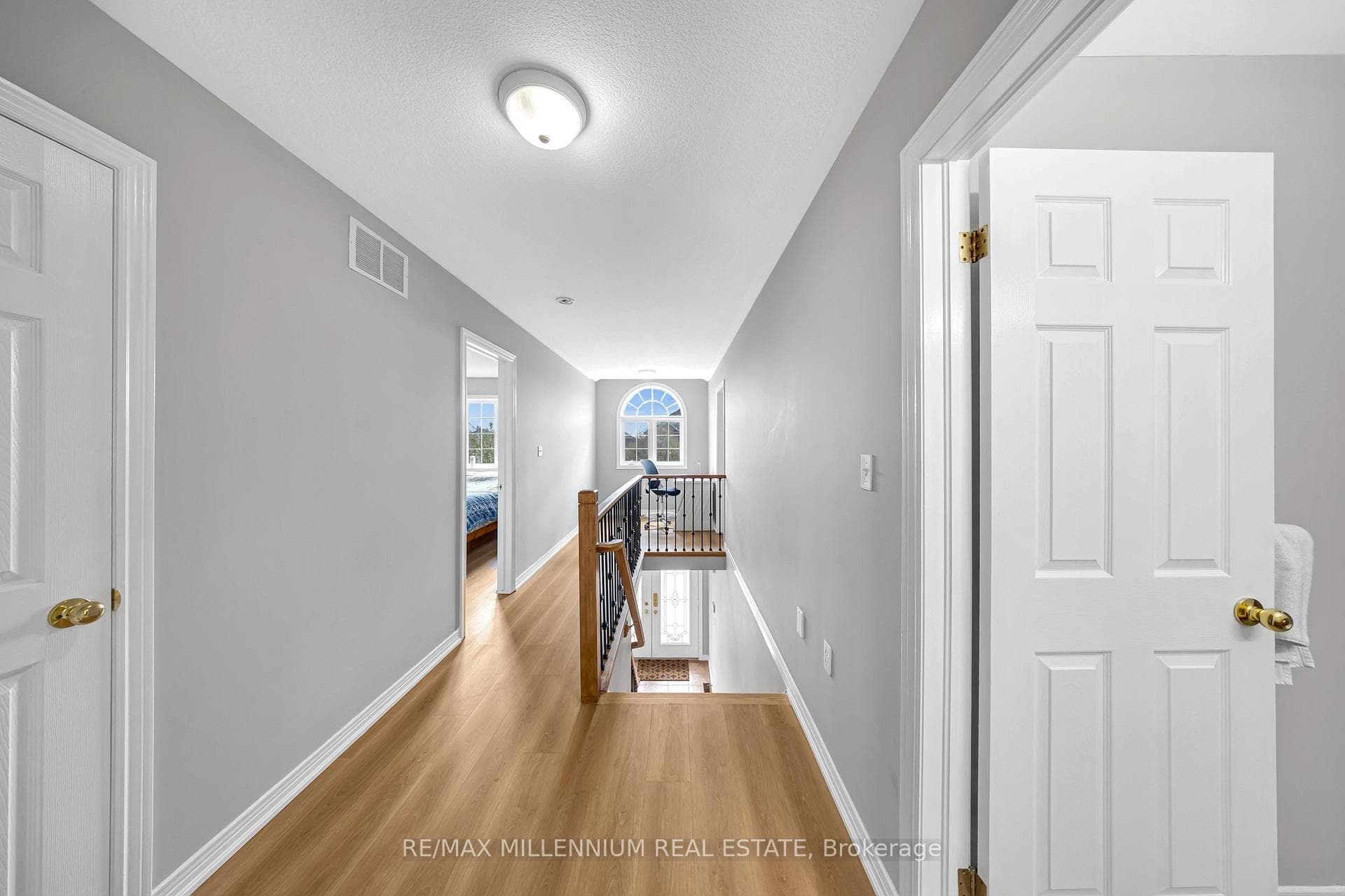 8 Bates Avenue photo 20