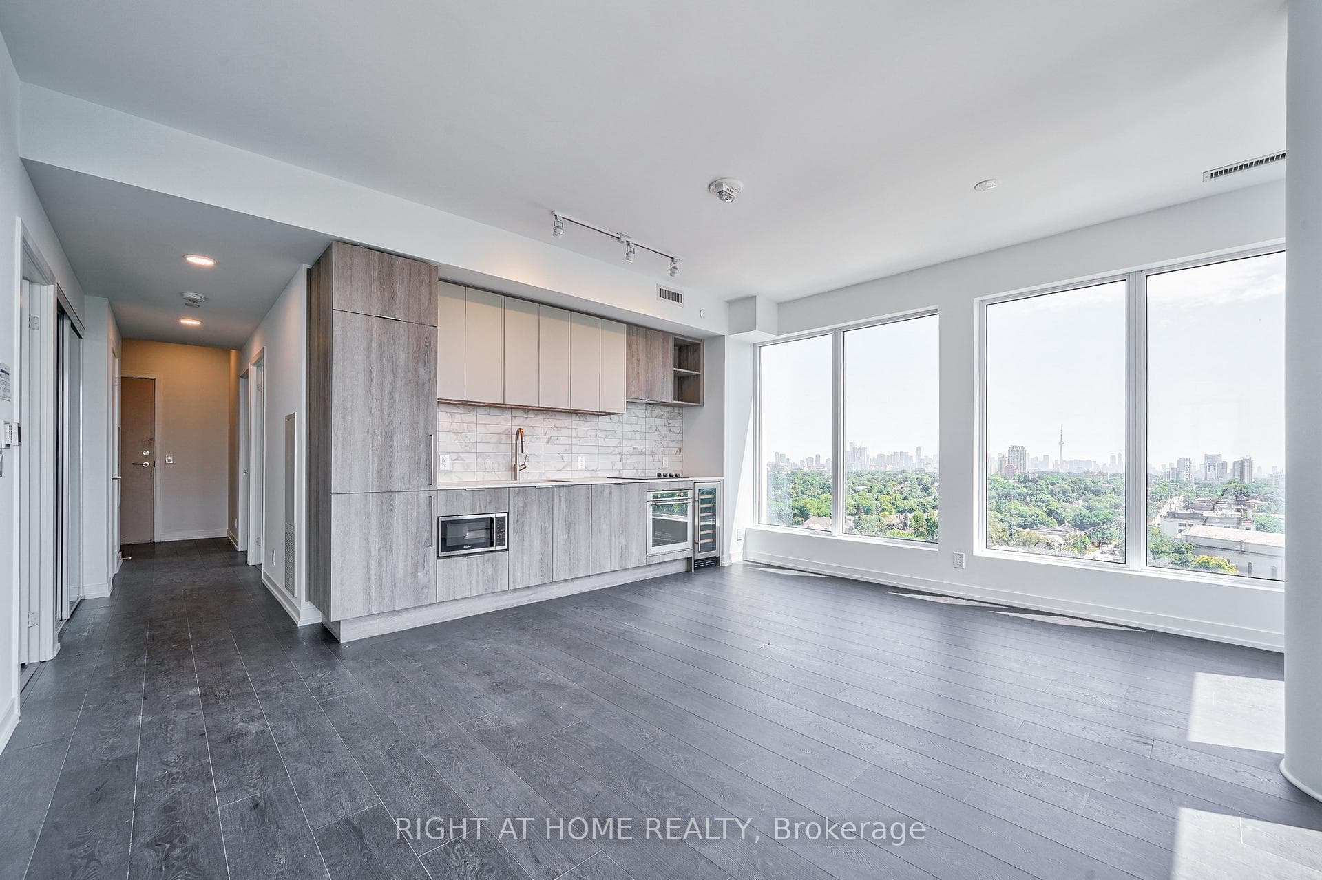 2020 Bathurst Street Unit 1821 photo 5