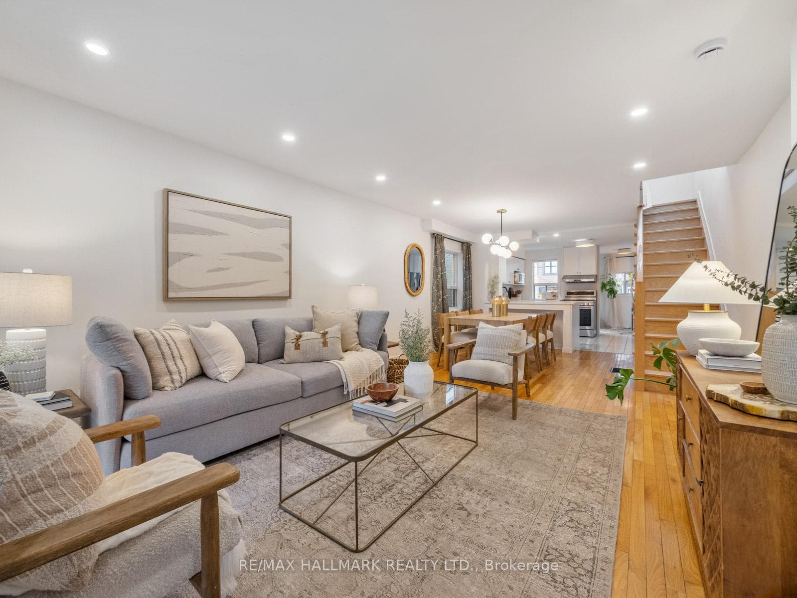 38 Larchmount Avenue photo 5