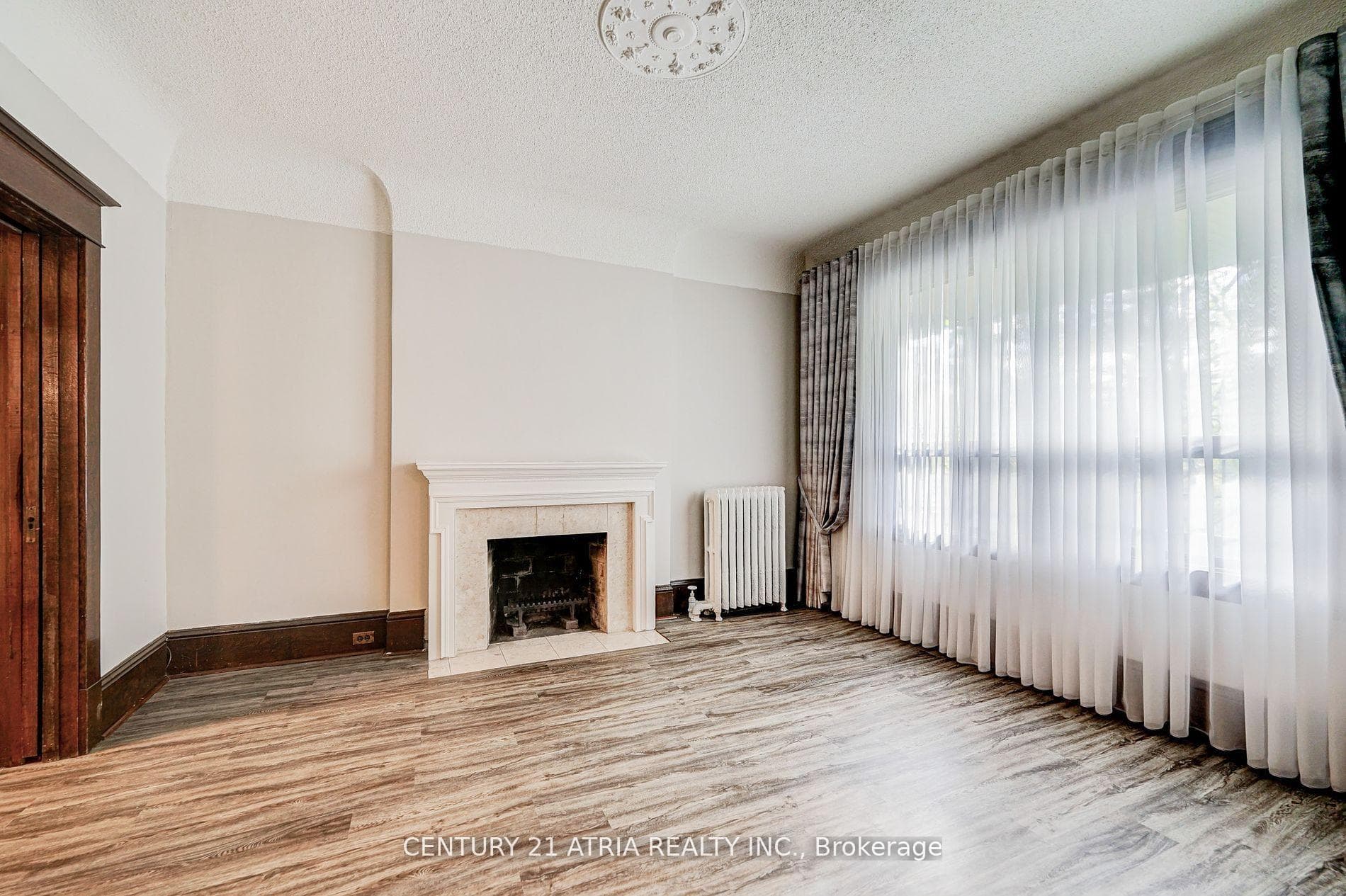 397 Parkside Drive photo 4