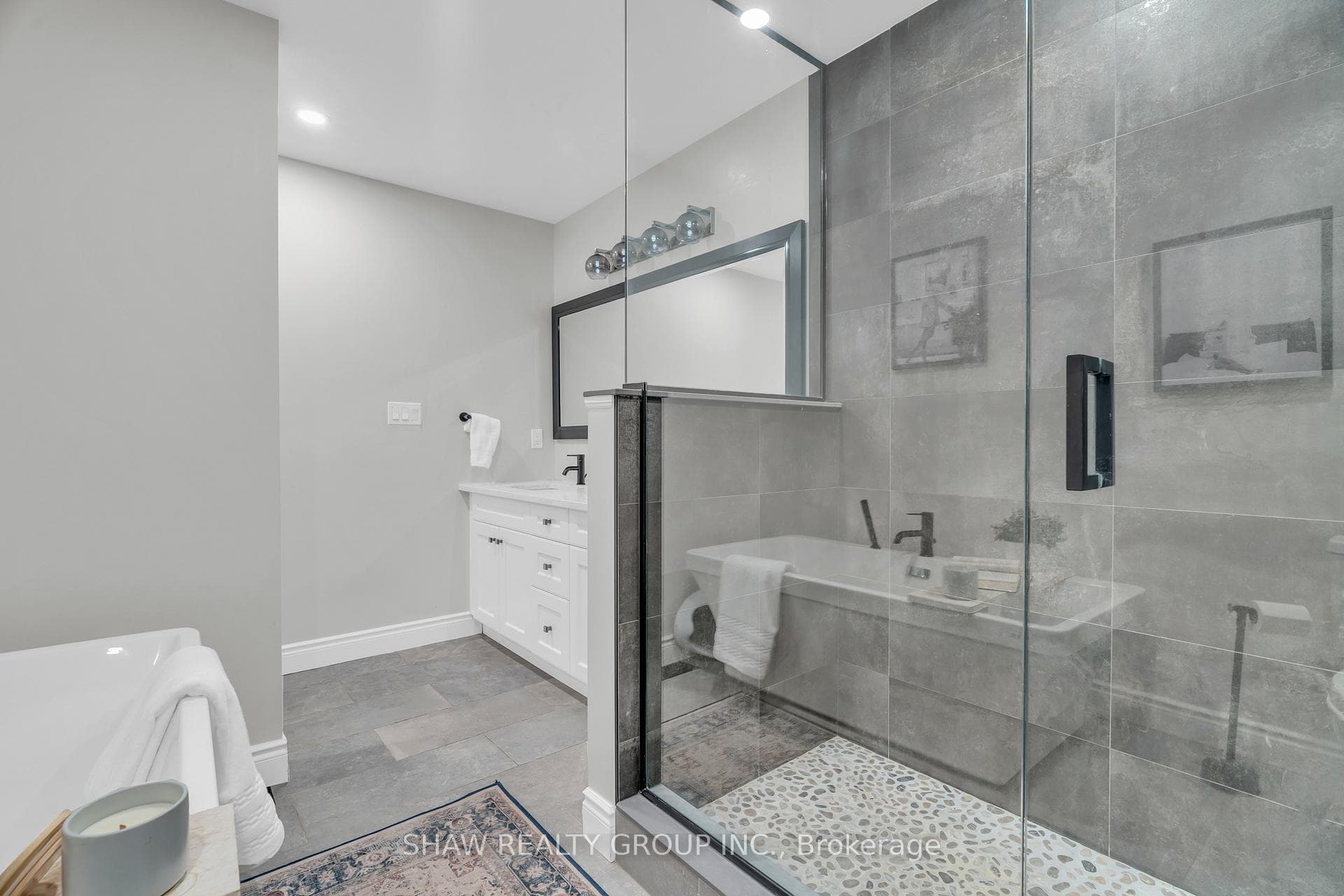 9 Highland Crescent photo 17