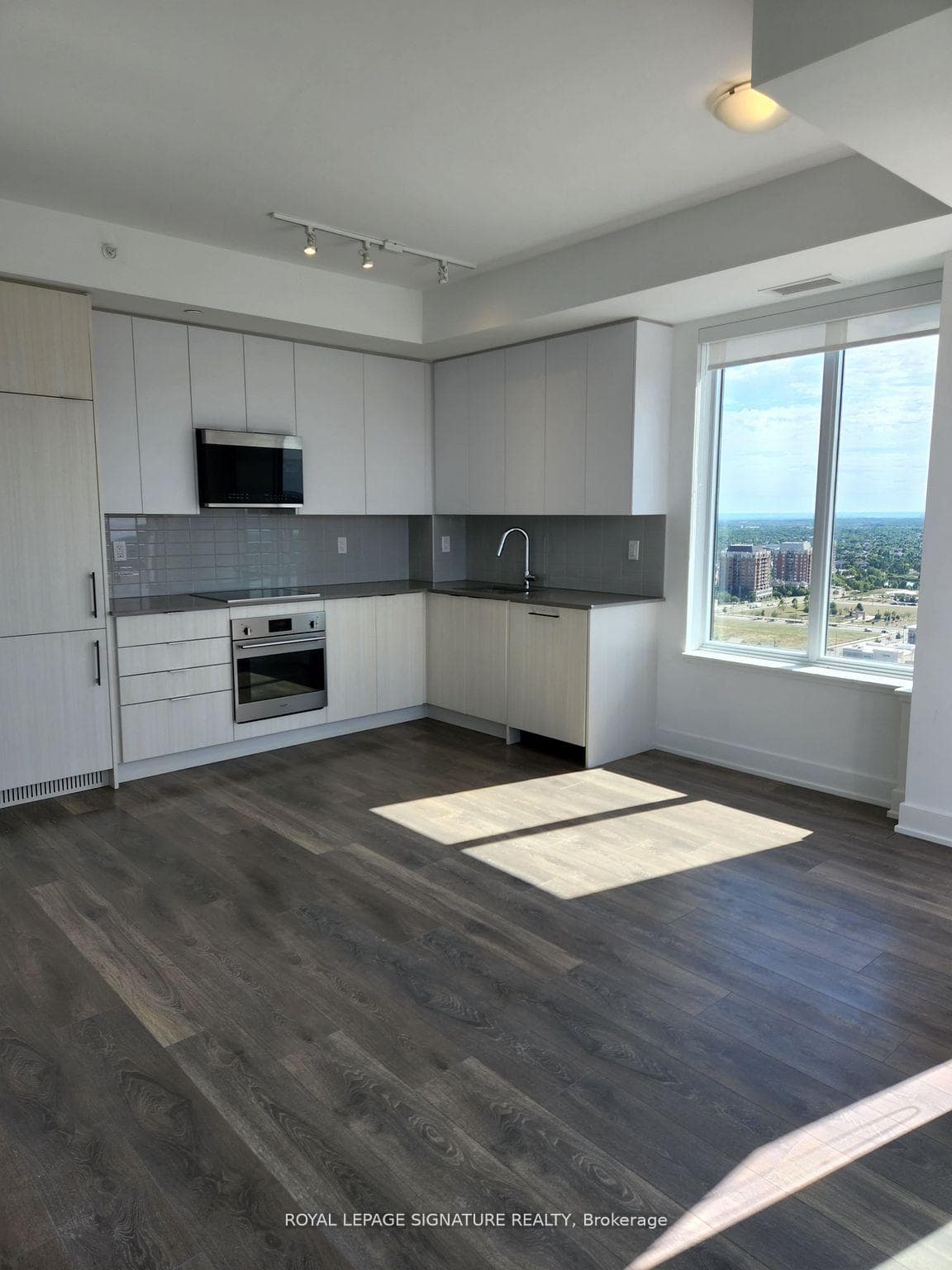 297 Oakwalk Drive Unit 2004 photo 12
