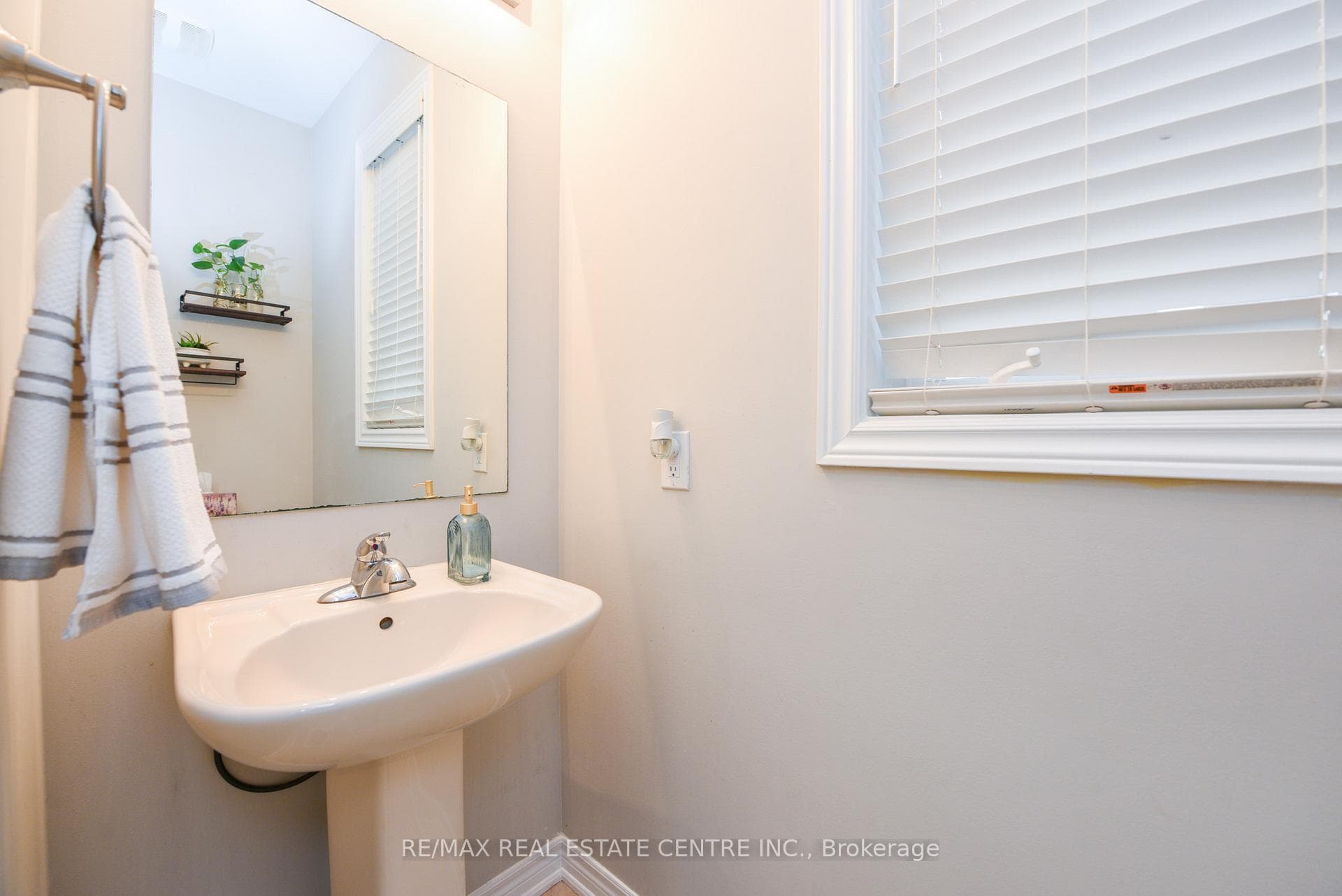 682 Megson Terrace photo 16