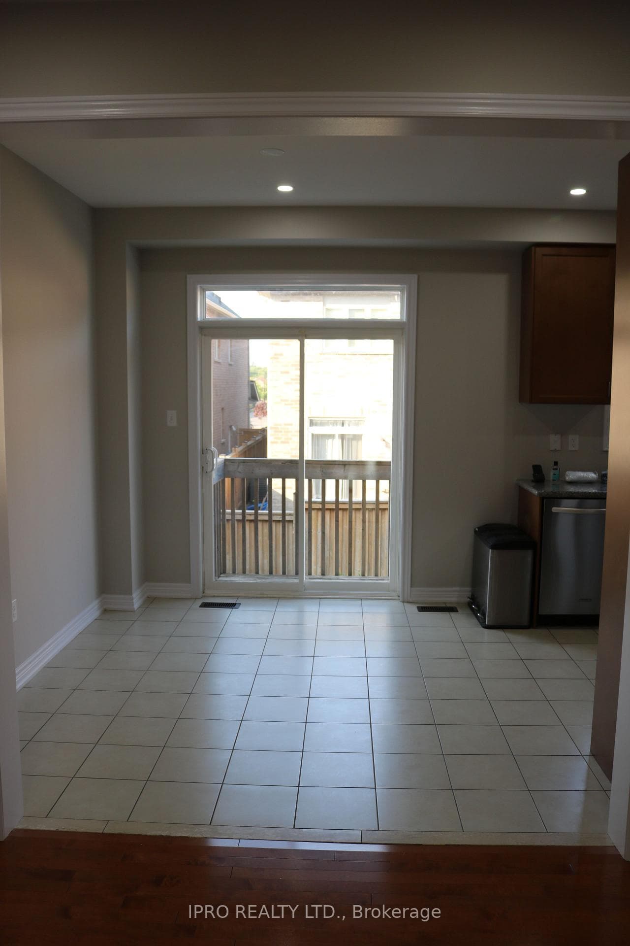 5511 Meadowcrest Avenue photo 7