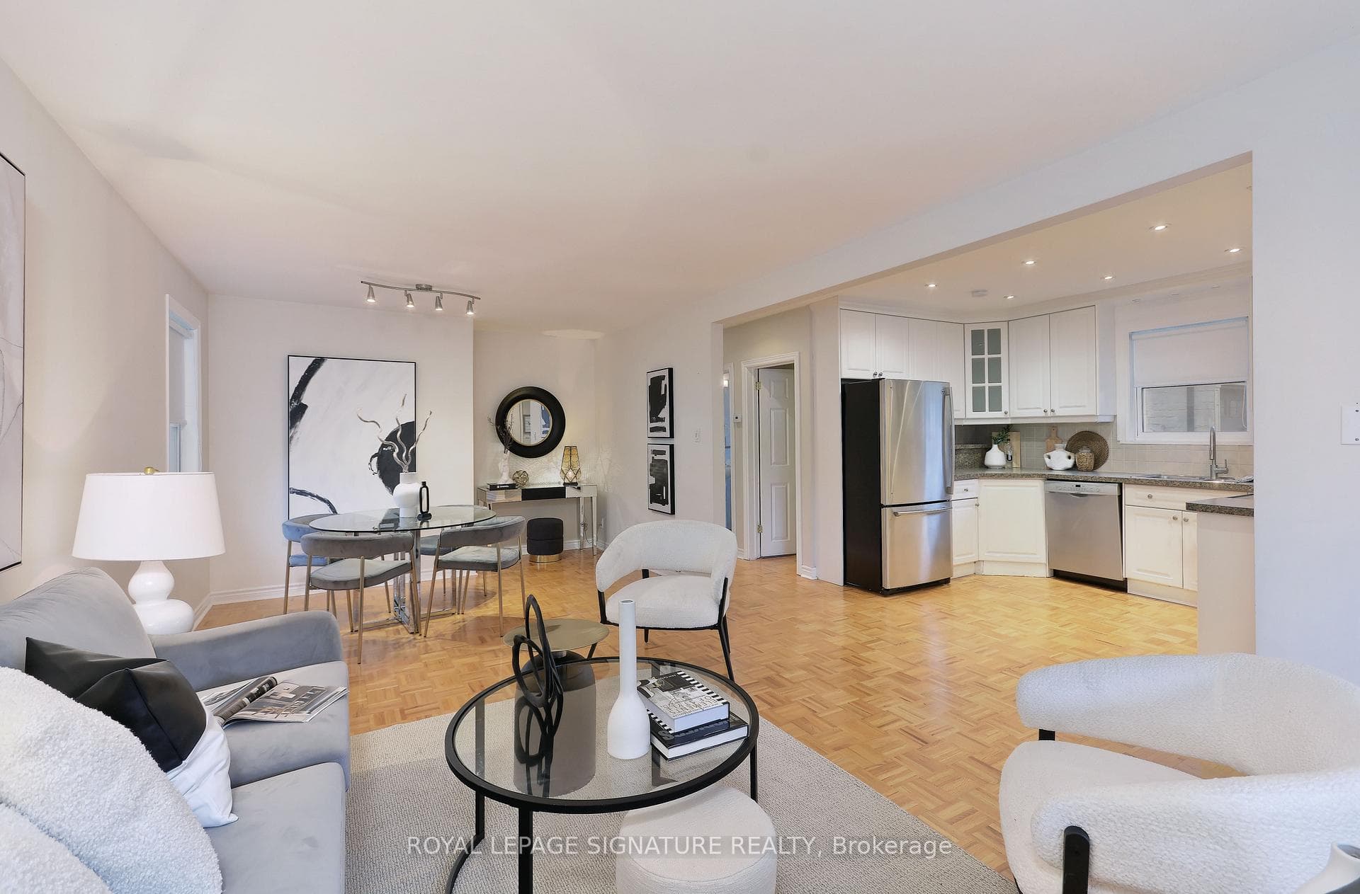 32 Pine Avenue photo 8