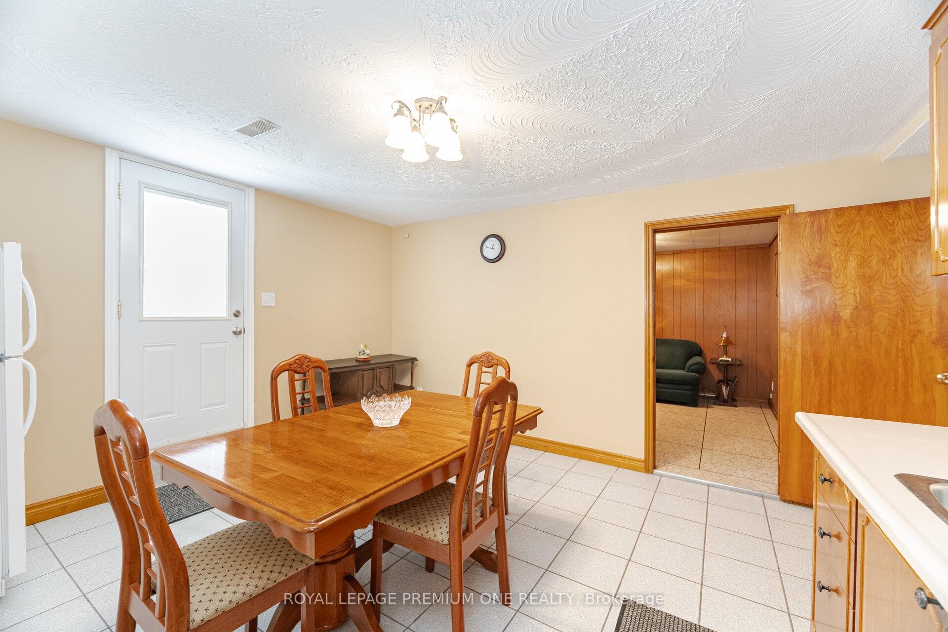 128 Hullmar Drive photo 28