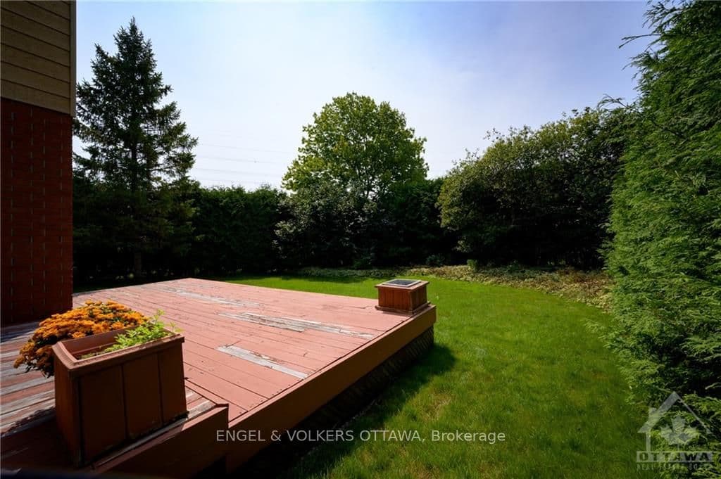 32 WINDFIELD Crescent photo 28