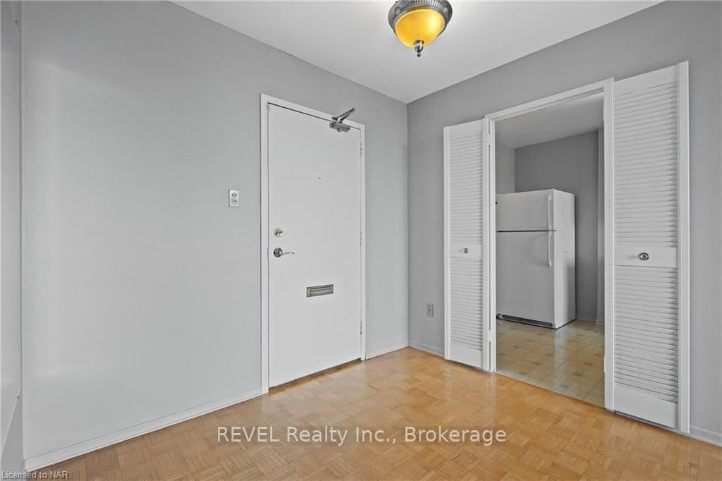 15 TOWERING HEIGHTS Boulevard Unit 807 photo 5
