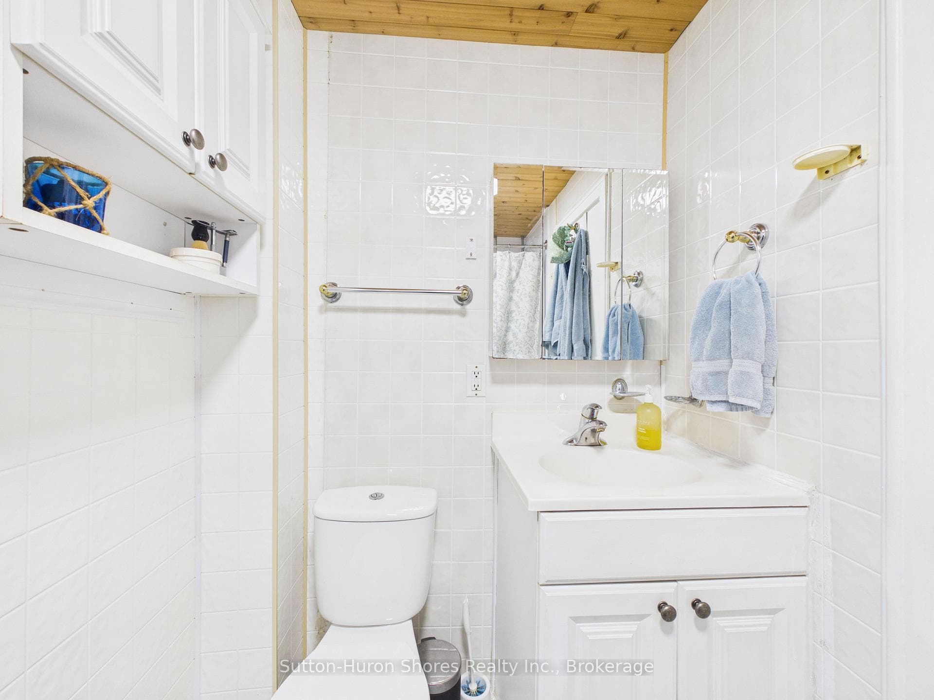 669 Louis Street photo 19