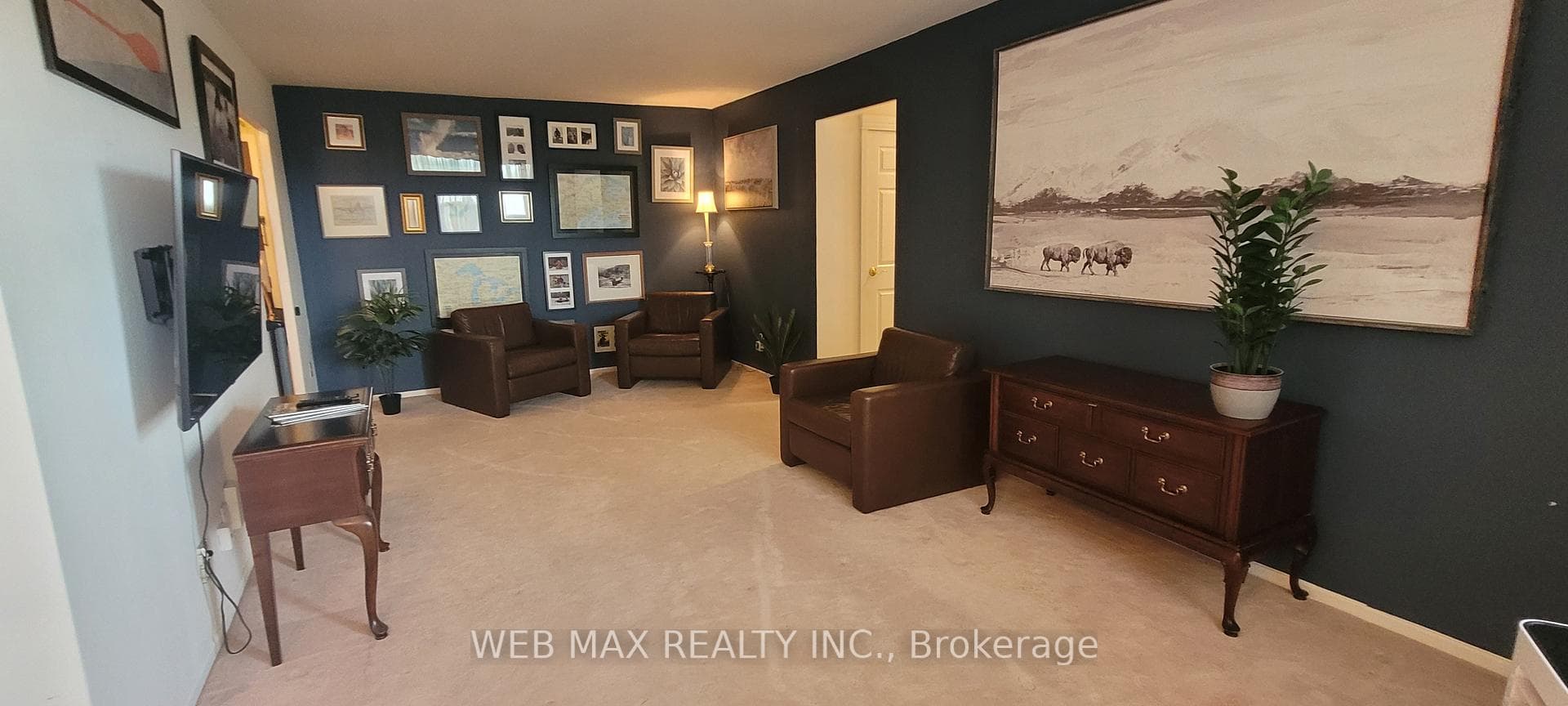 Family sized living room combined with dining room