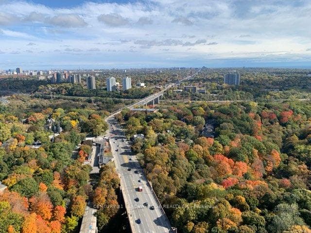 585 Bloor Street Unit 3624 photo 9