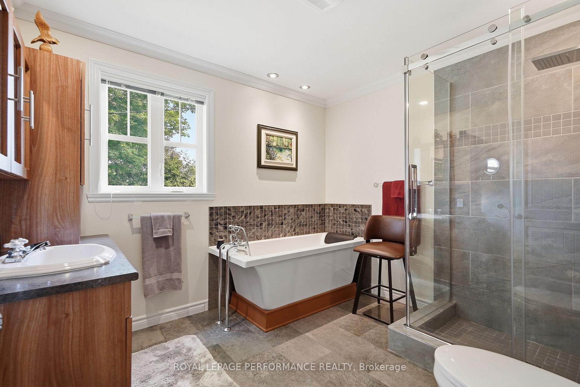 992 Ghislain Street photo 18