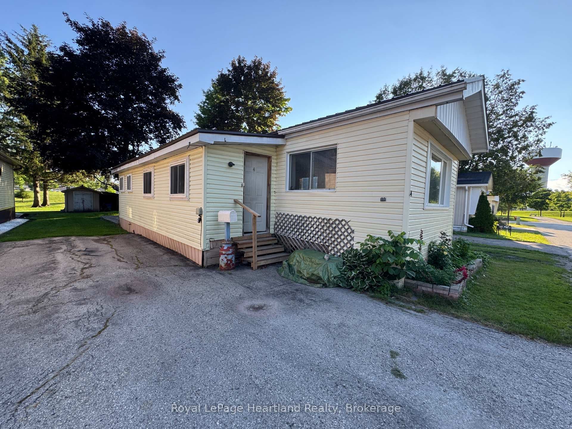 4 Trailer Park Road photo 1