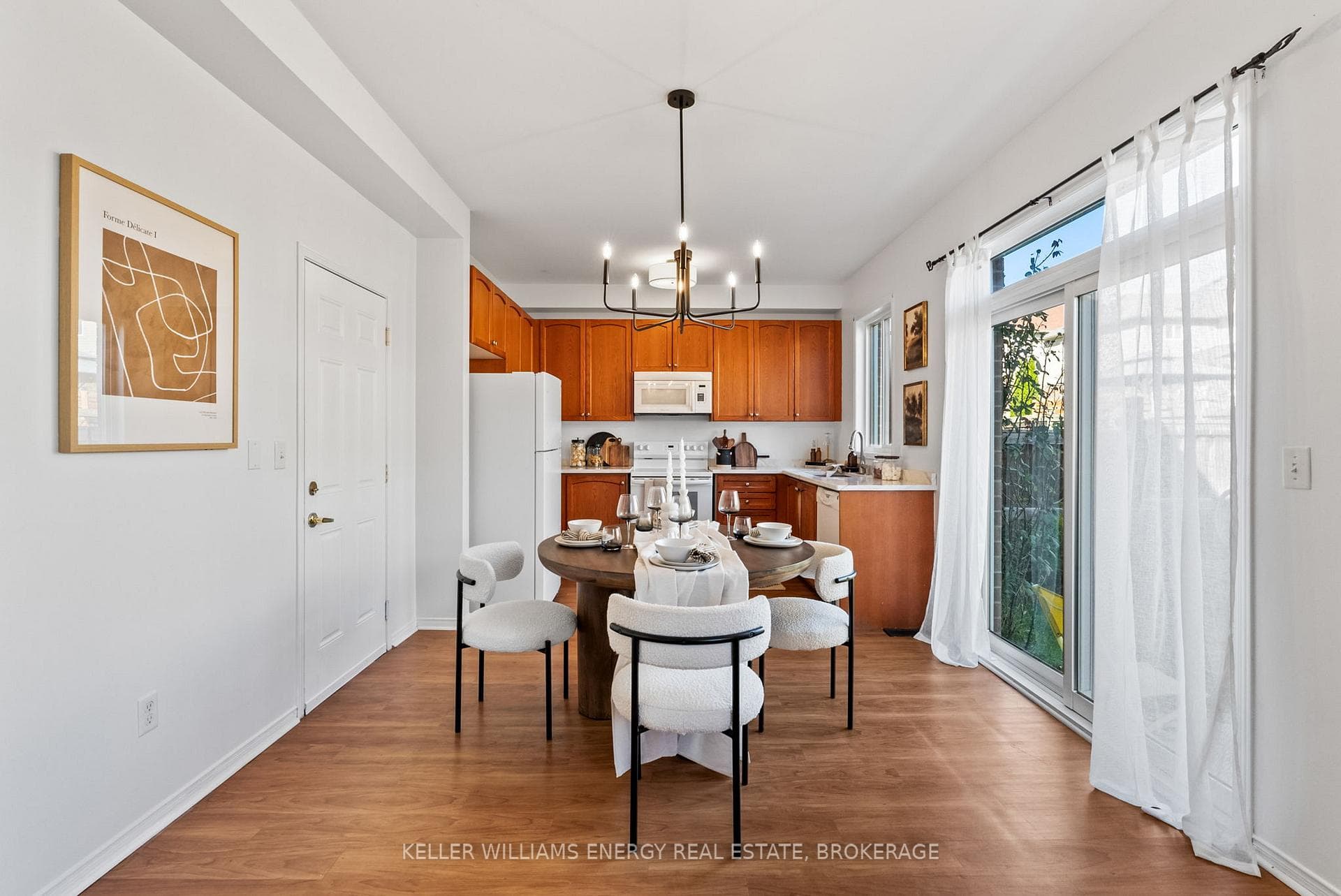 571 Shaftsbury Street photo 9
