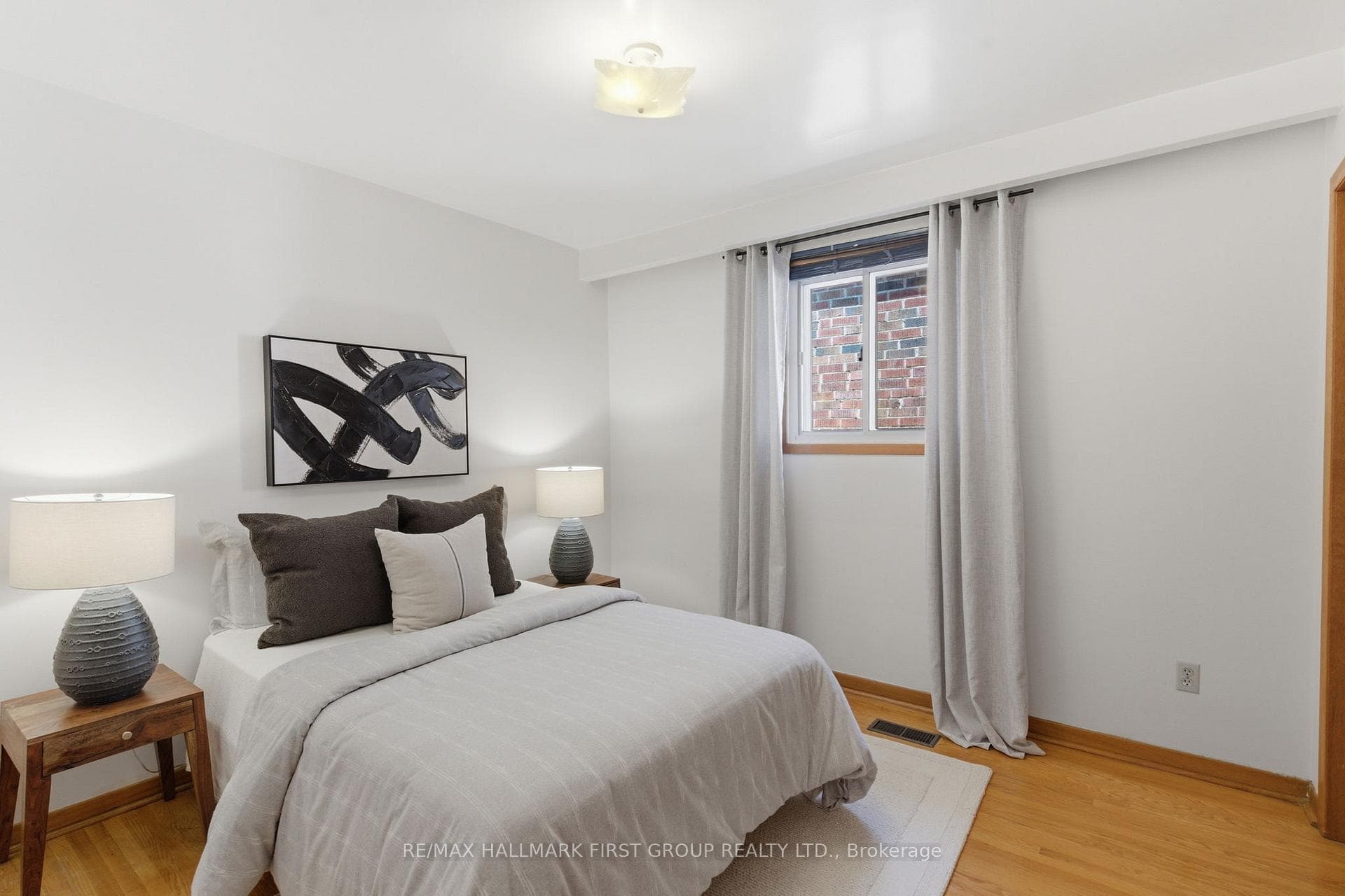 152 MCROBERTS Avenue photo 22