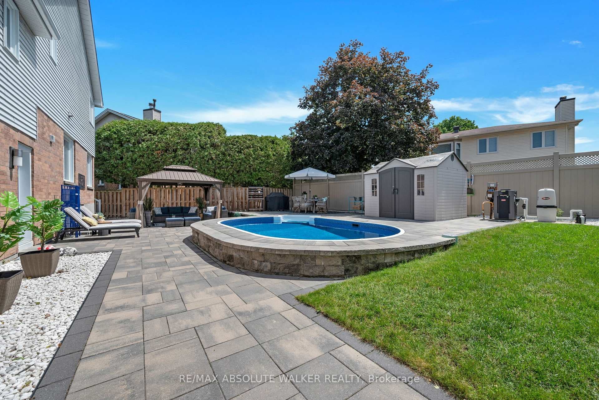 1368 Norview Crescent photo 41