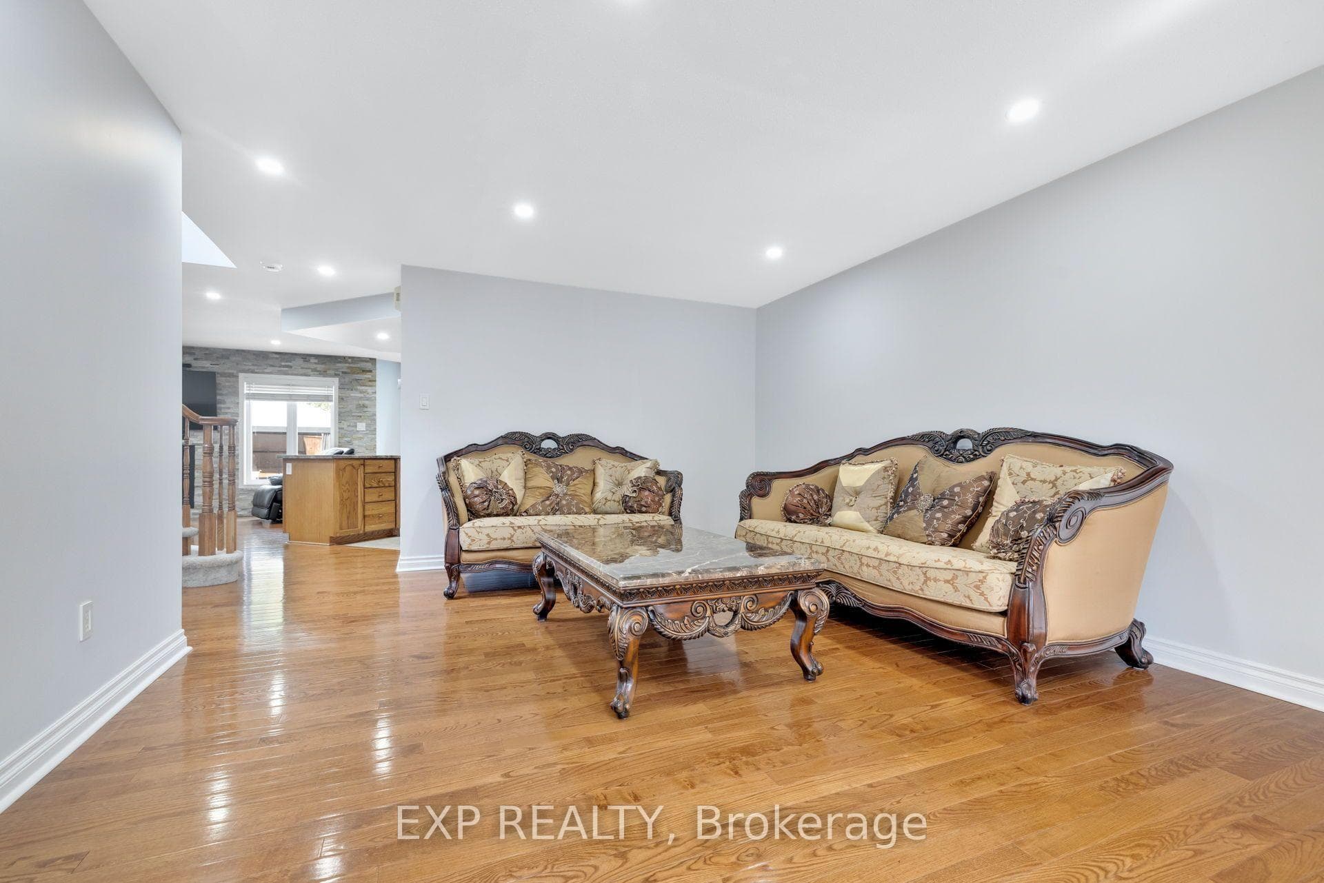 114 Ashmore Drive photo 6