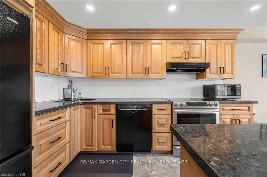 81 SCOTT Street Unit 202 photo 3