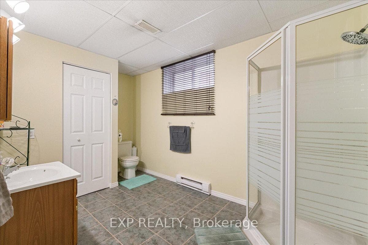 213 Longueuil Street photo 38