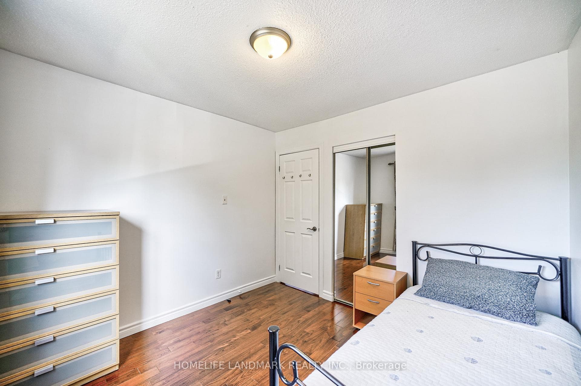 209 Invergordon Avenue photo 18