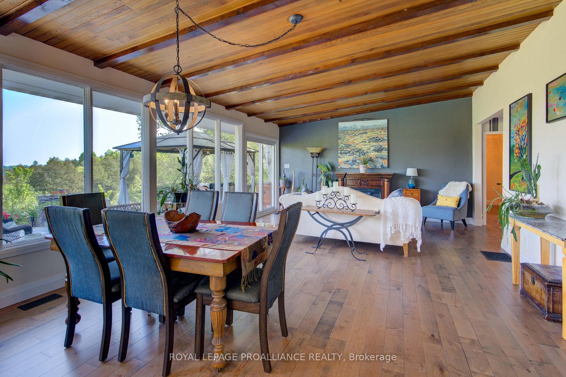 1048 Shallow Lane photo 13