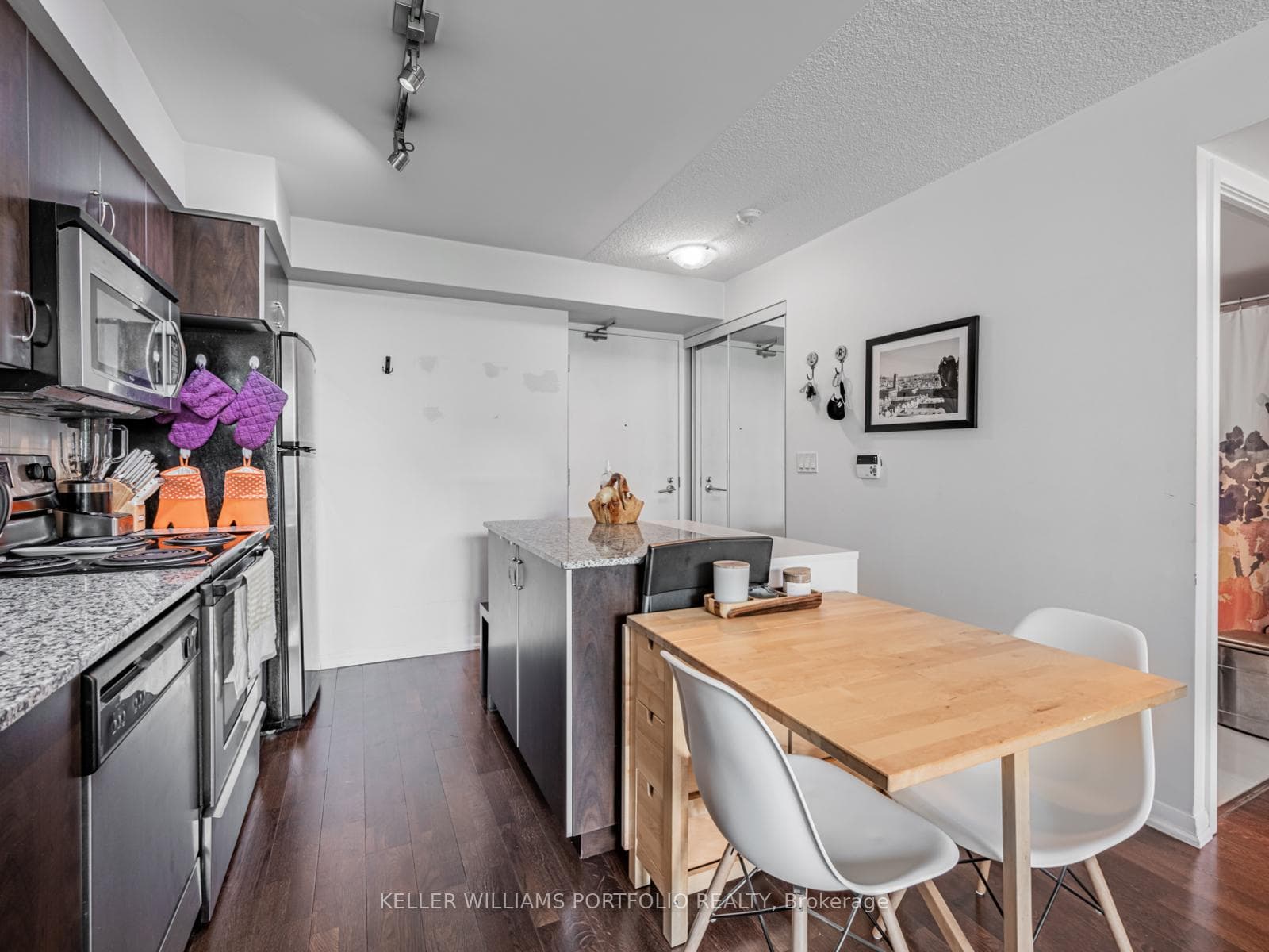 215 Fort York Boulevard Unit 411 photo 6