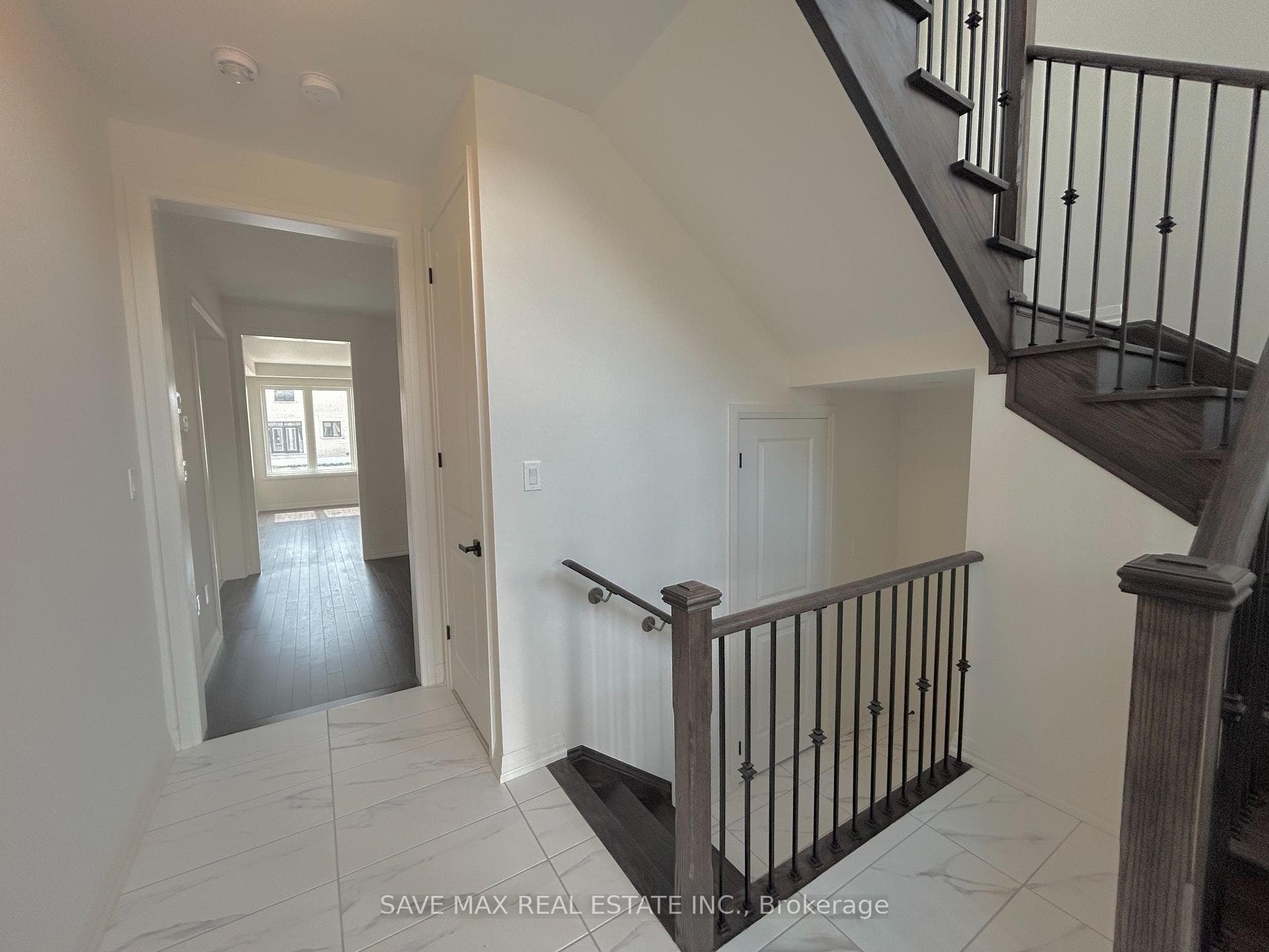 58 Sandhill Crescent photo 2