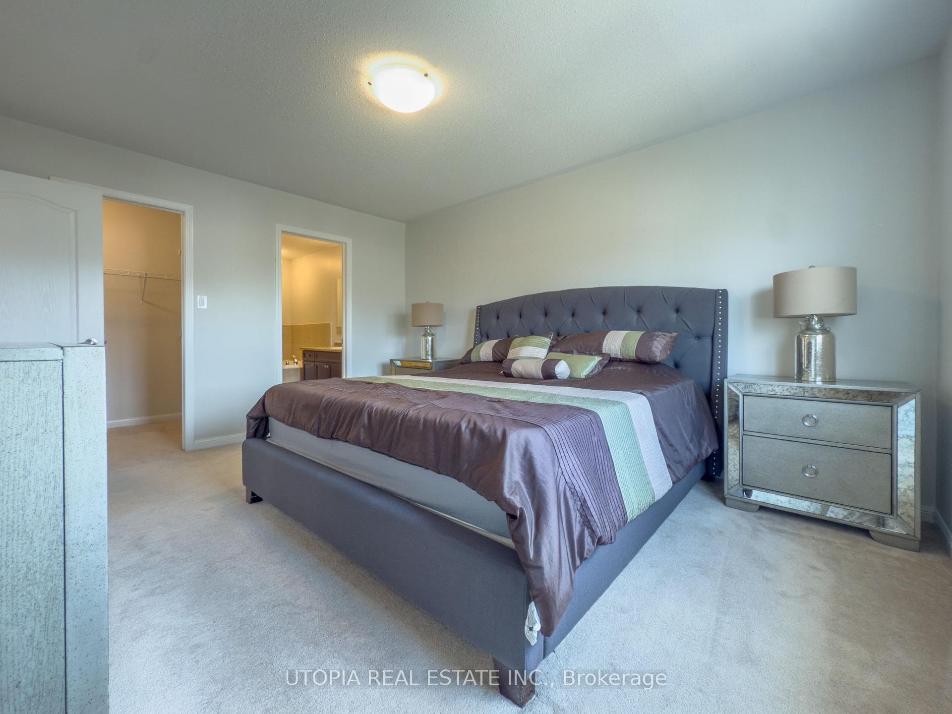 259 Mortimer Crescent photo 33