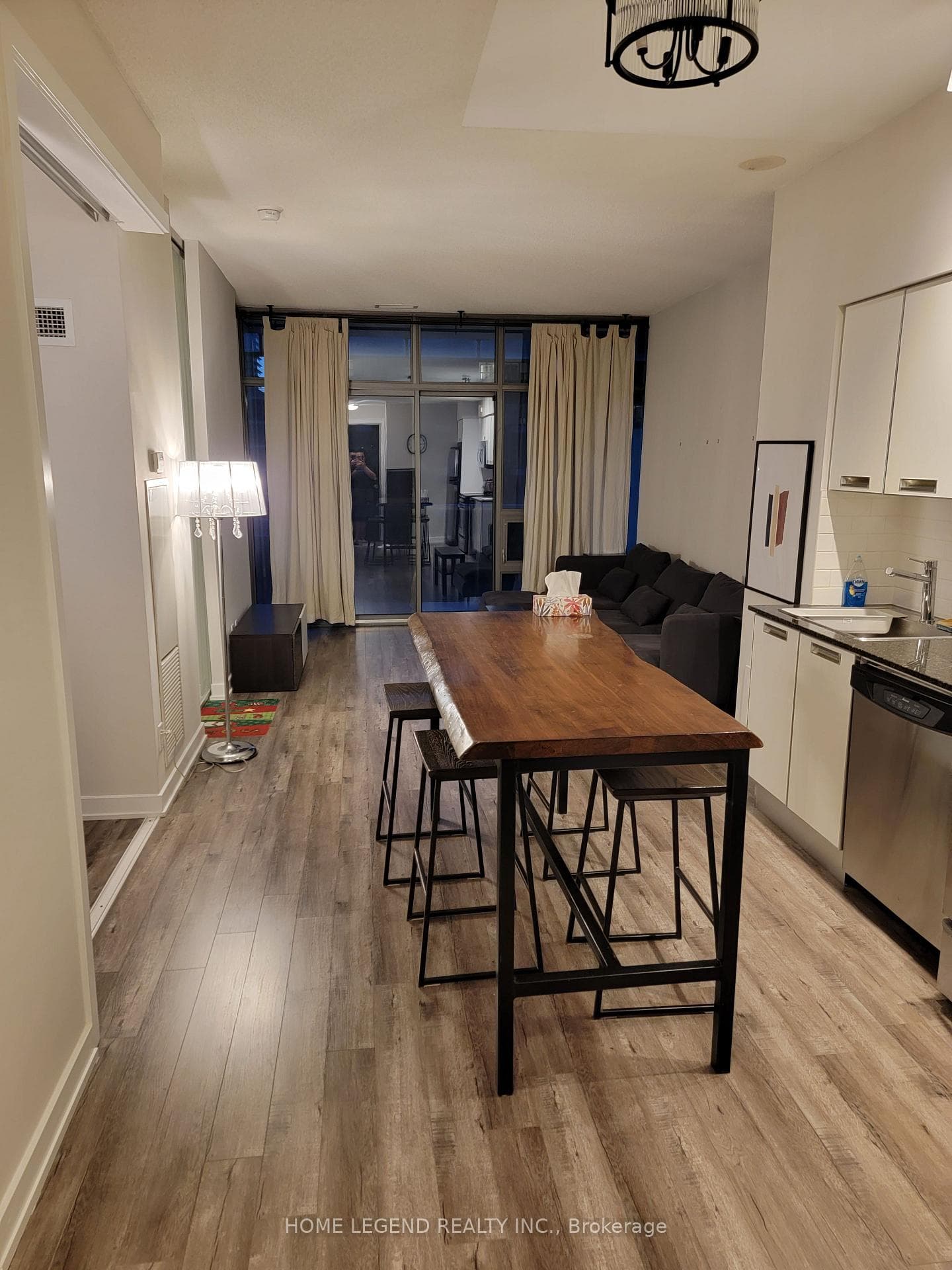 33 Charles Street Unit 606 photo 4