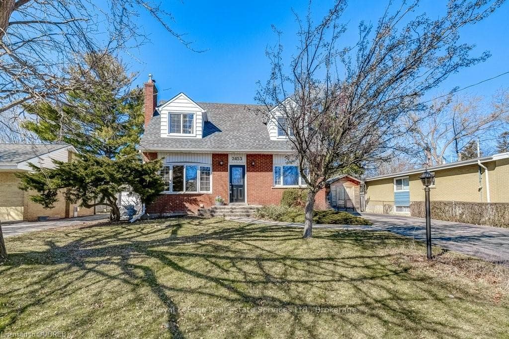 2453 APPLEWOOD Drive photo 2