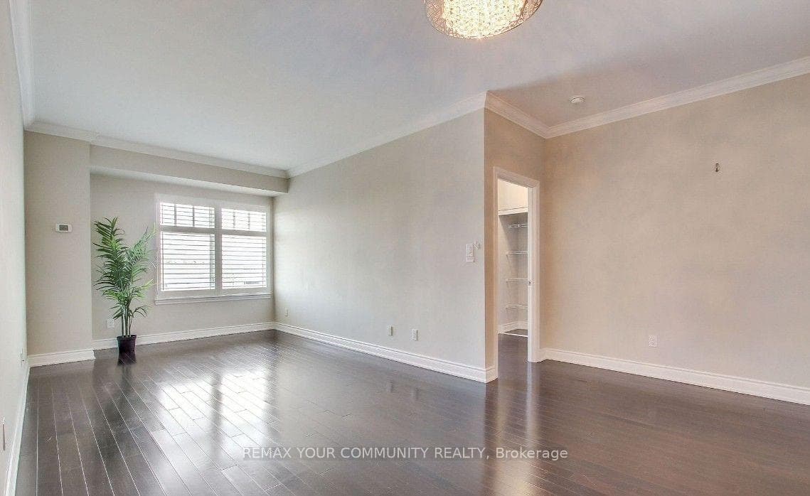 10211 Keele Street Unit 211 photo 11
