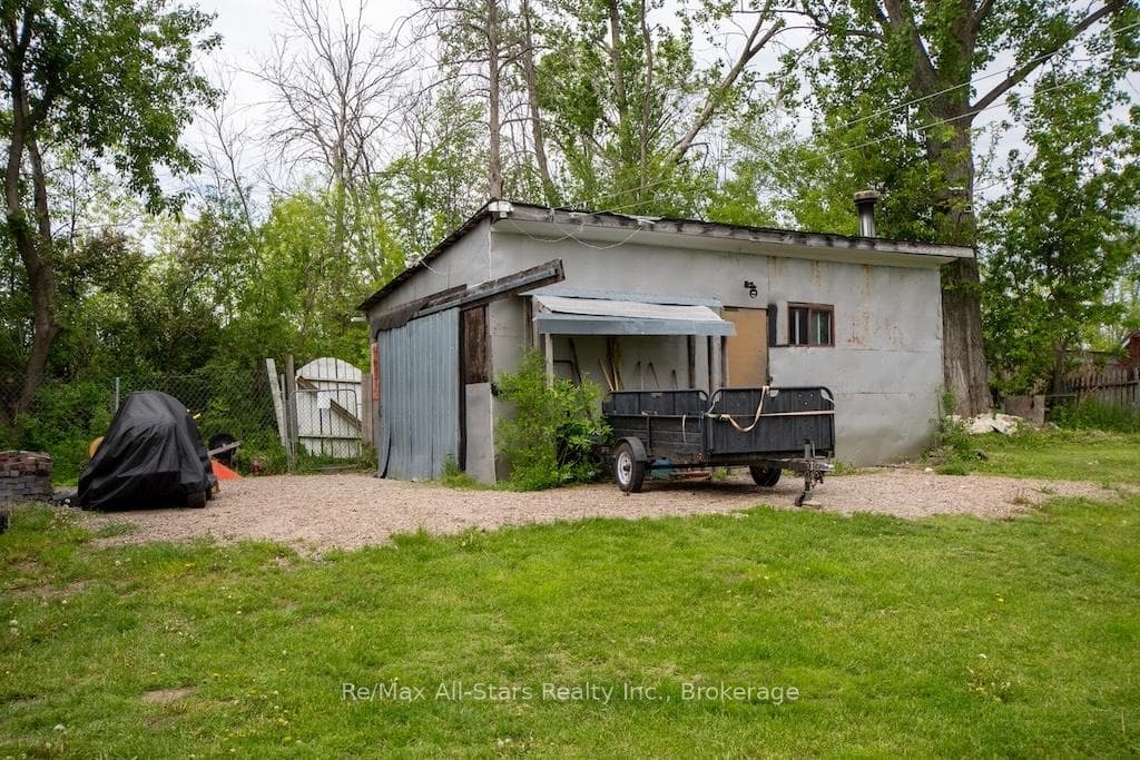 Garage/ Workshop