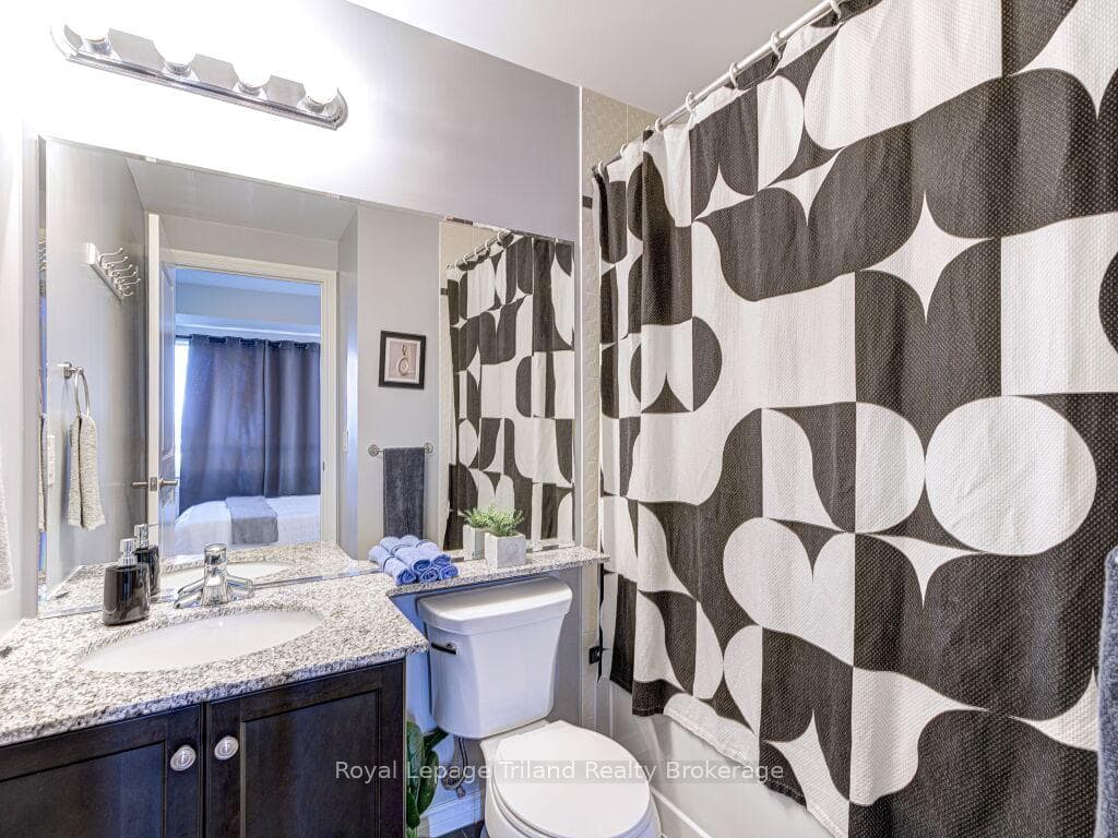 9245 Jane Street Unit 814 photo 17