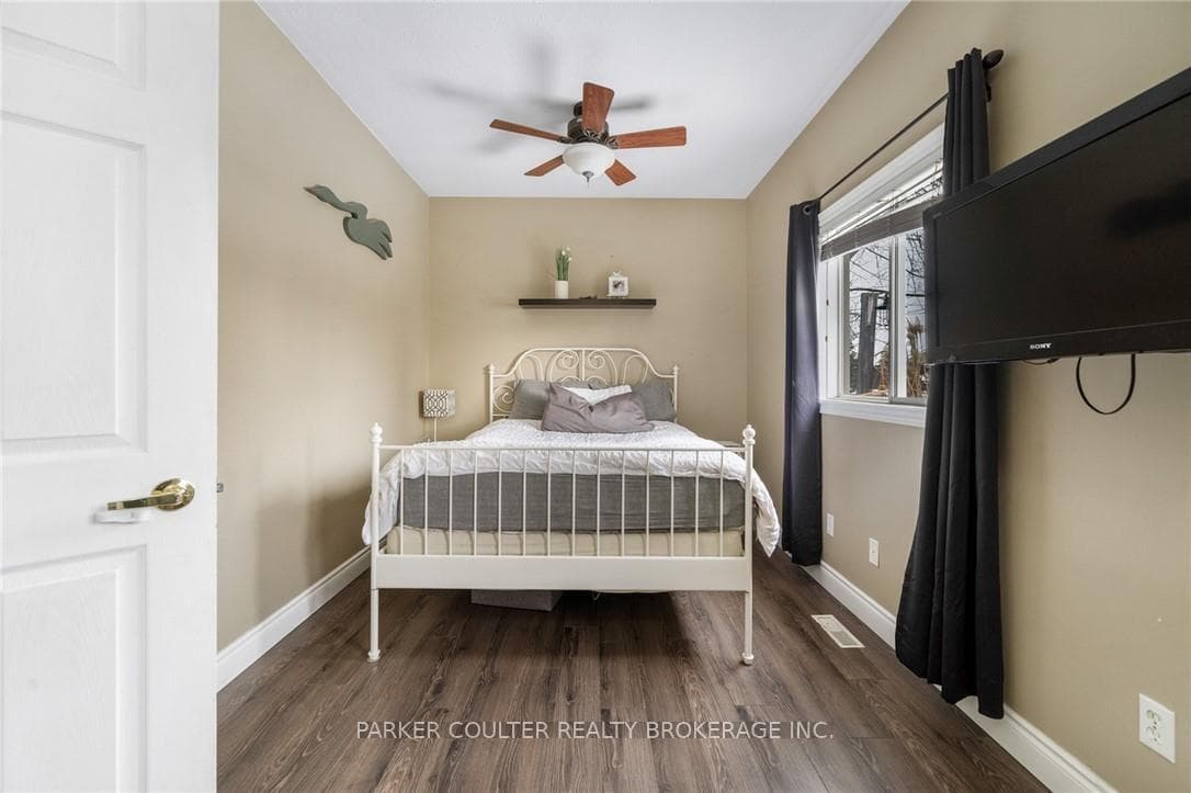 1045 Elm Road photo 6