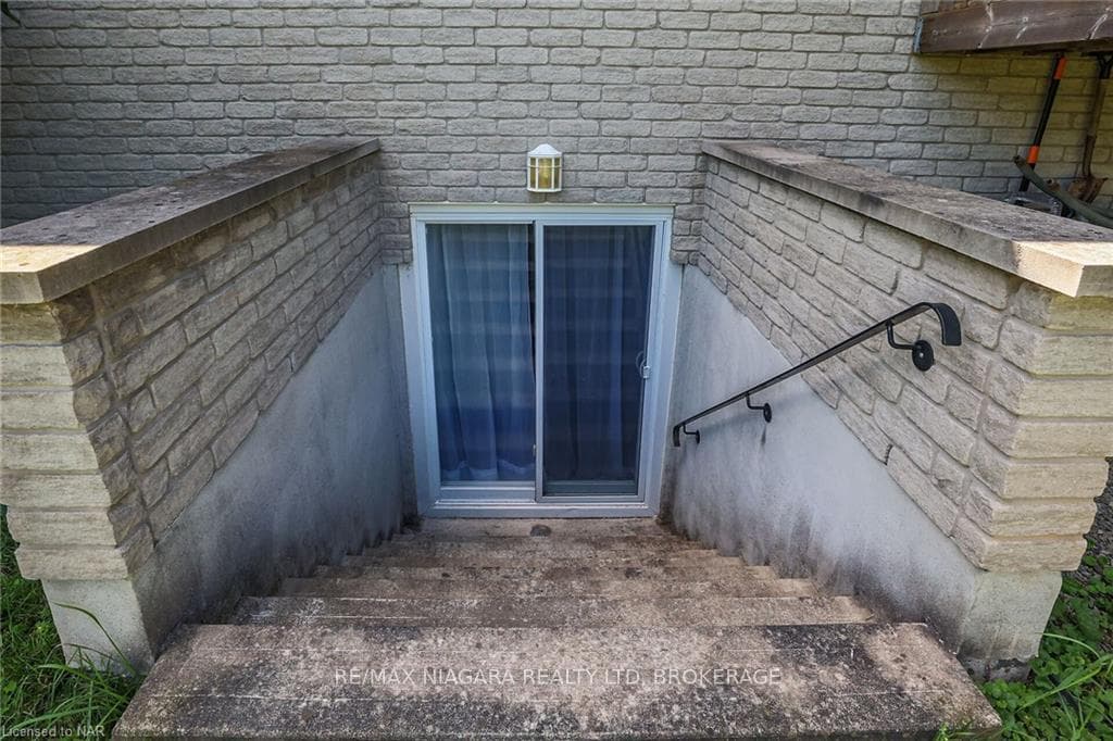 8377 RACEY Avenue photo 37