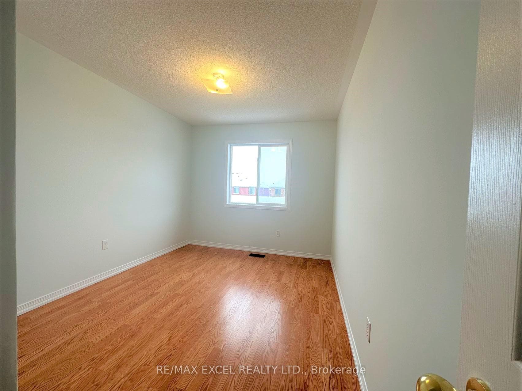 588 Hoover Park Drive photo 13