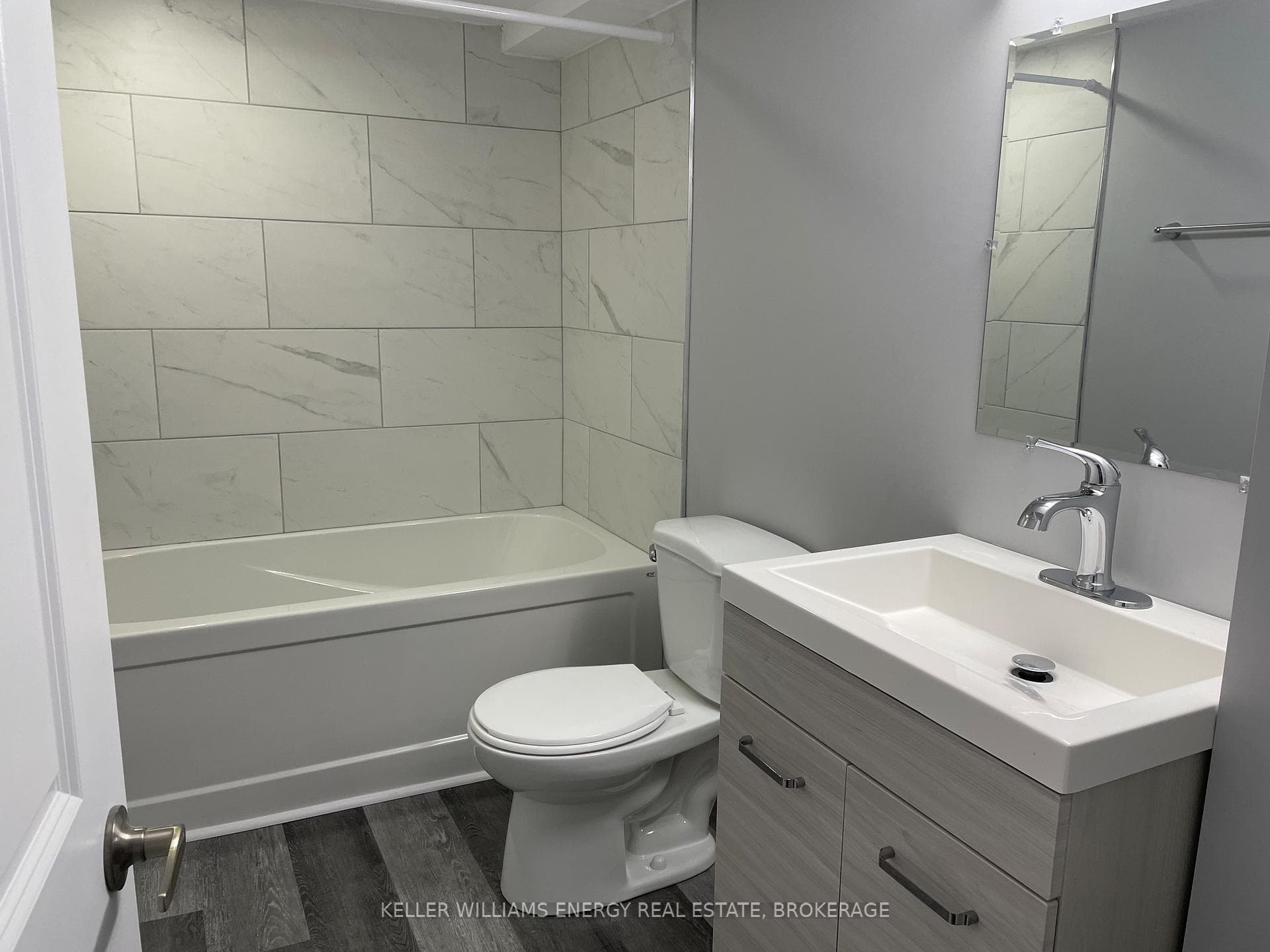 339 Jasper Avenue photo 22