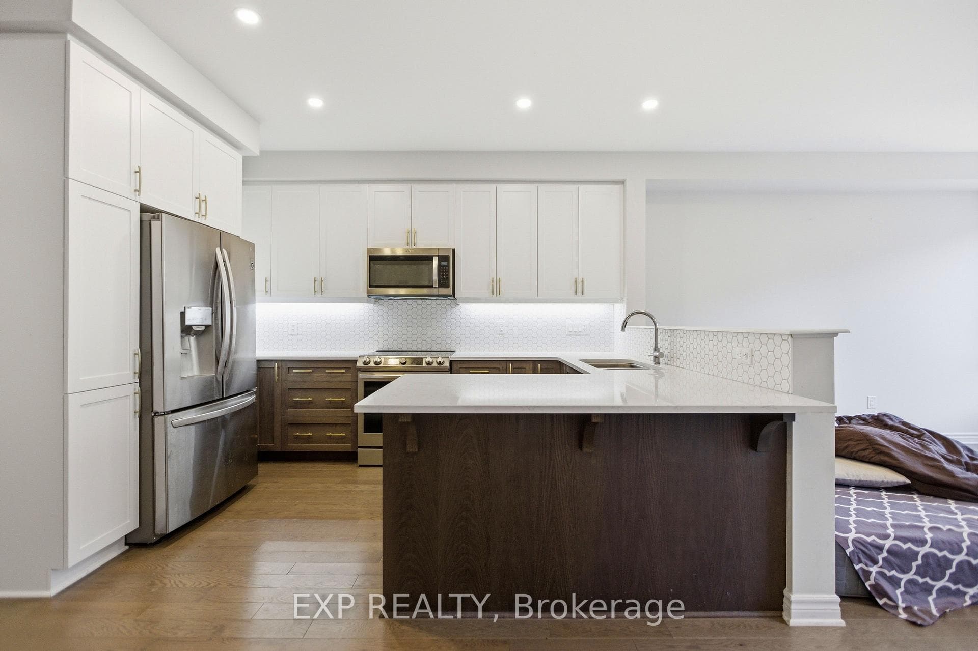 110 Jardiniere Street photo 6
