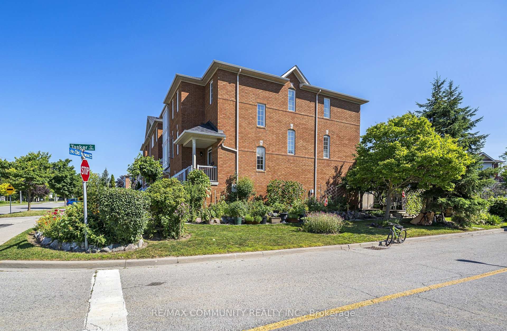 209 Old Harwood Avenue photo 2
