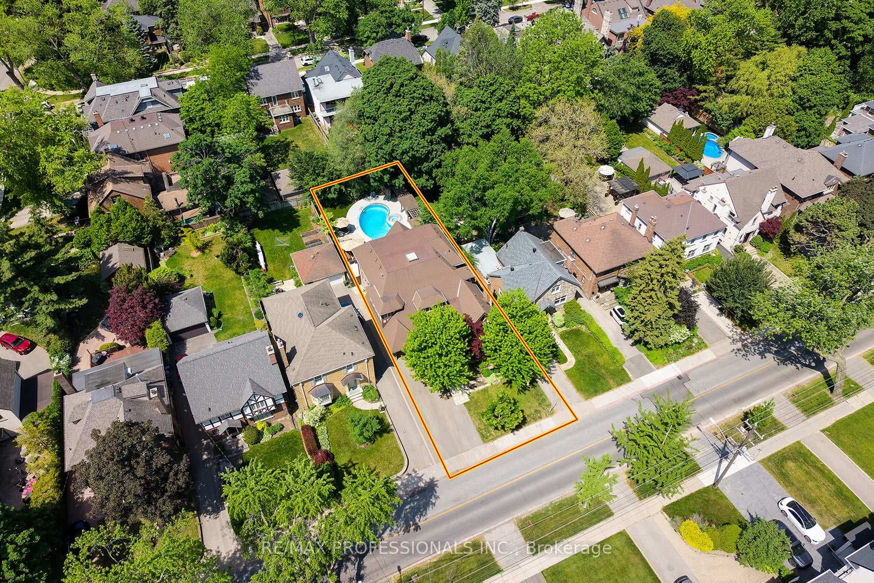 376 Prince Edward Drive photo 4