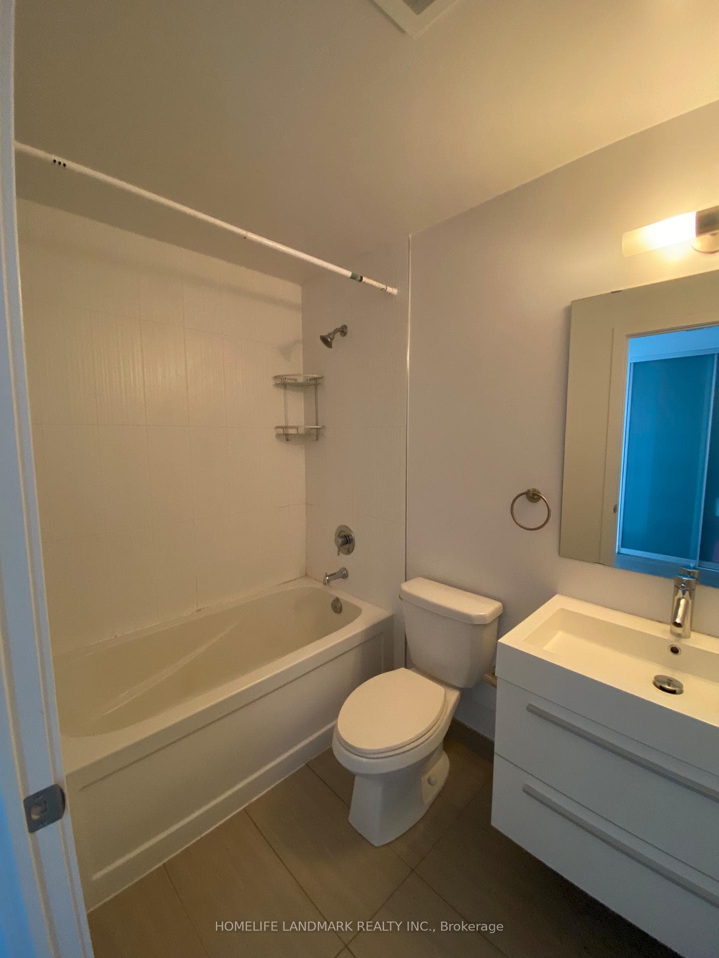 297 College Street Unit 1703 photo 2