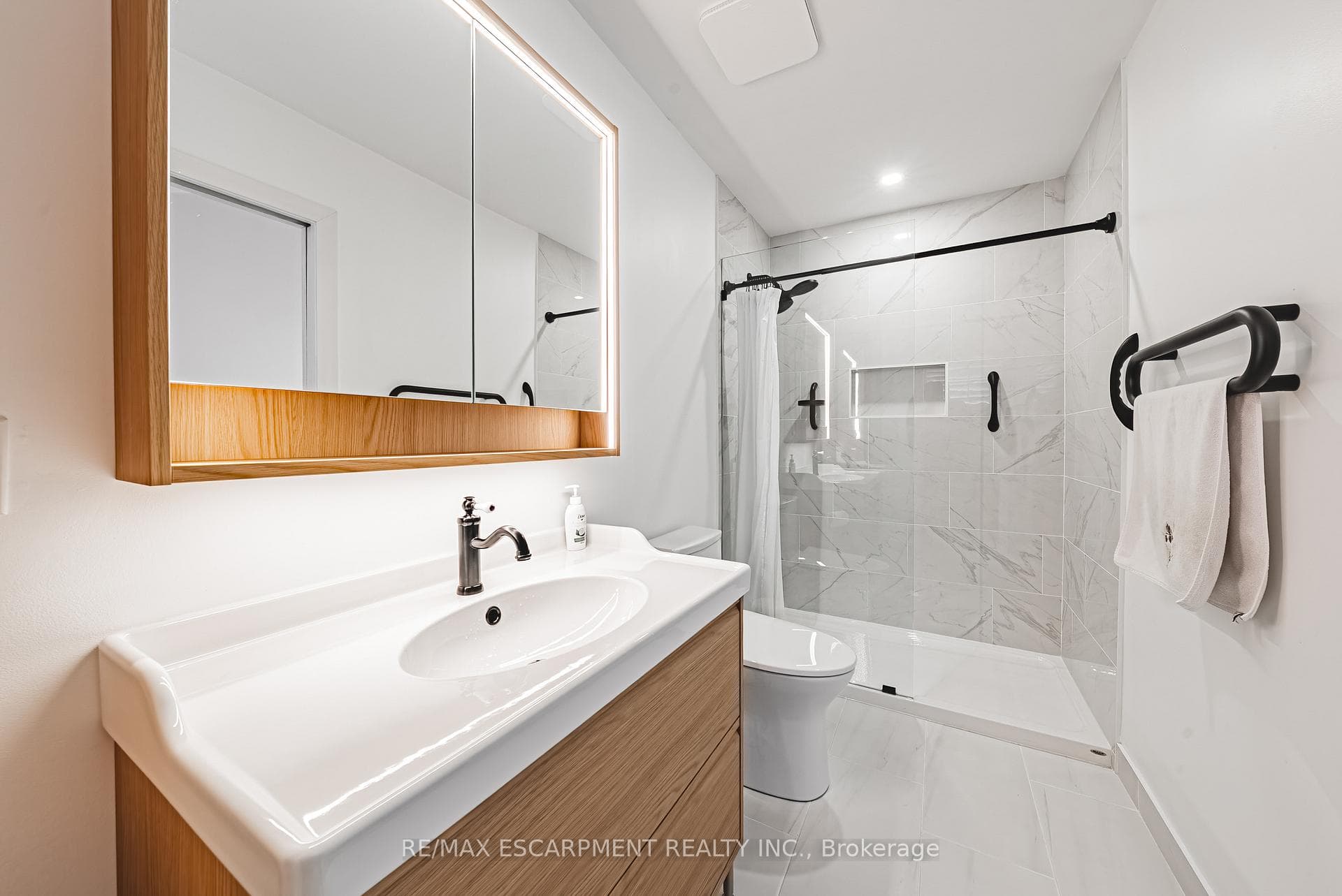 1275 Maple Crossing Boulevard Unit 11 photo 15