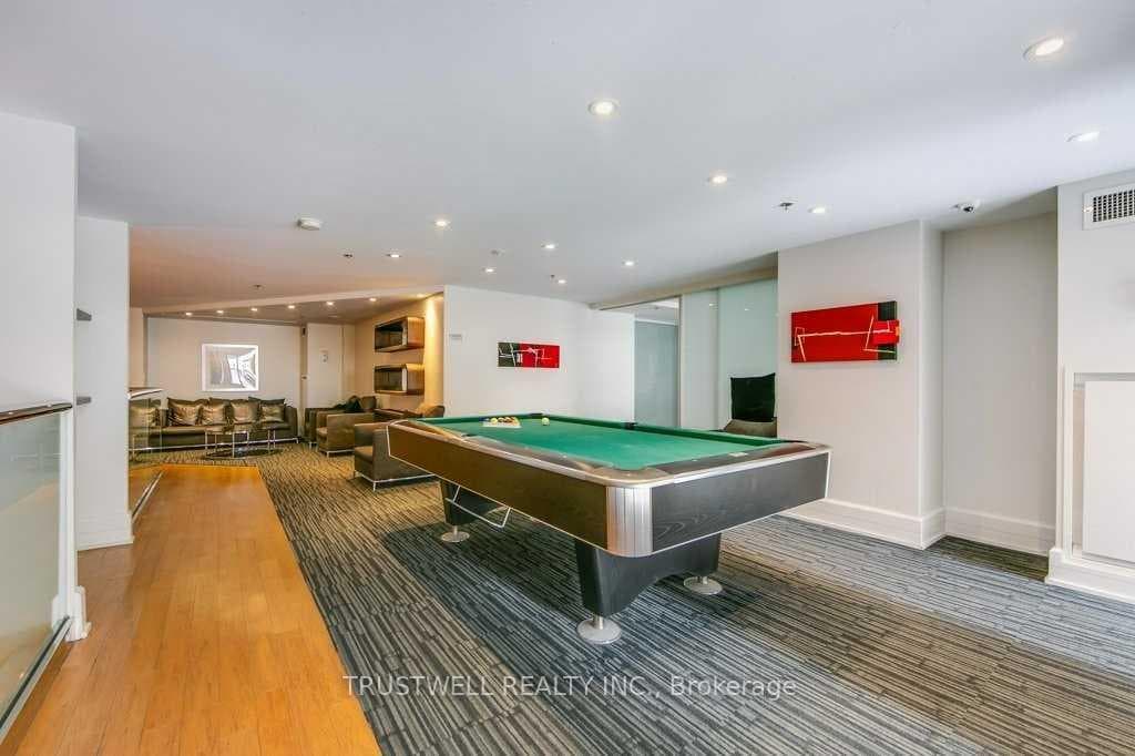 111 Elizabeth Street Unit 739 photo 33