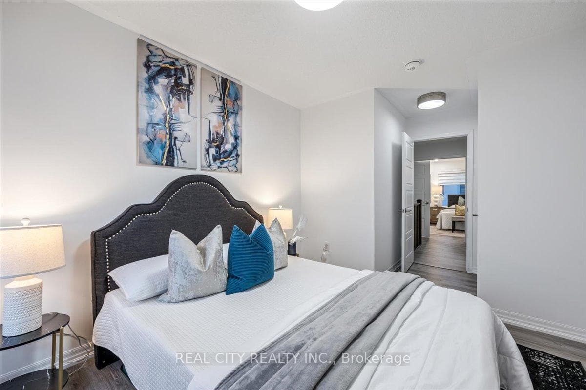 126 Huguenot Road photo 34