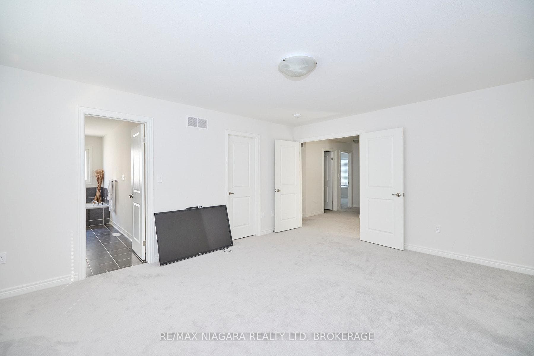 3595 Carolina Court photo 16