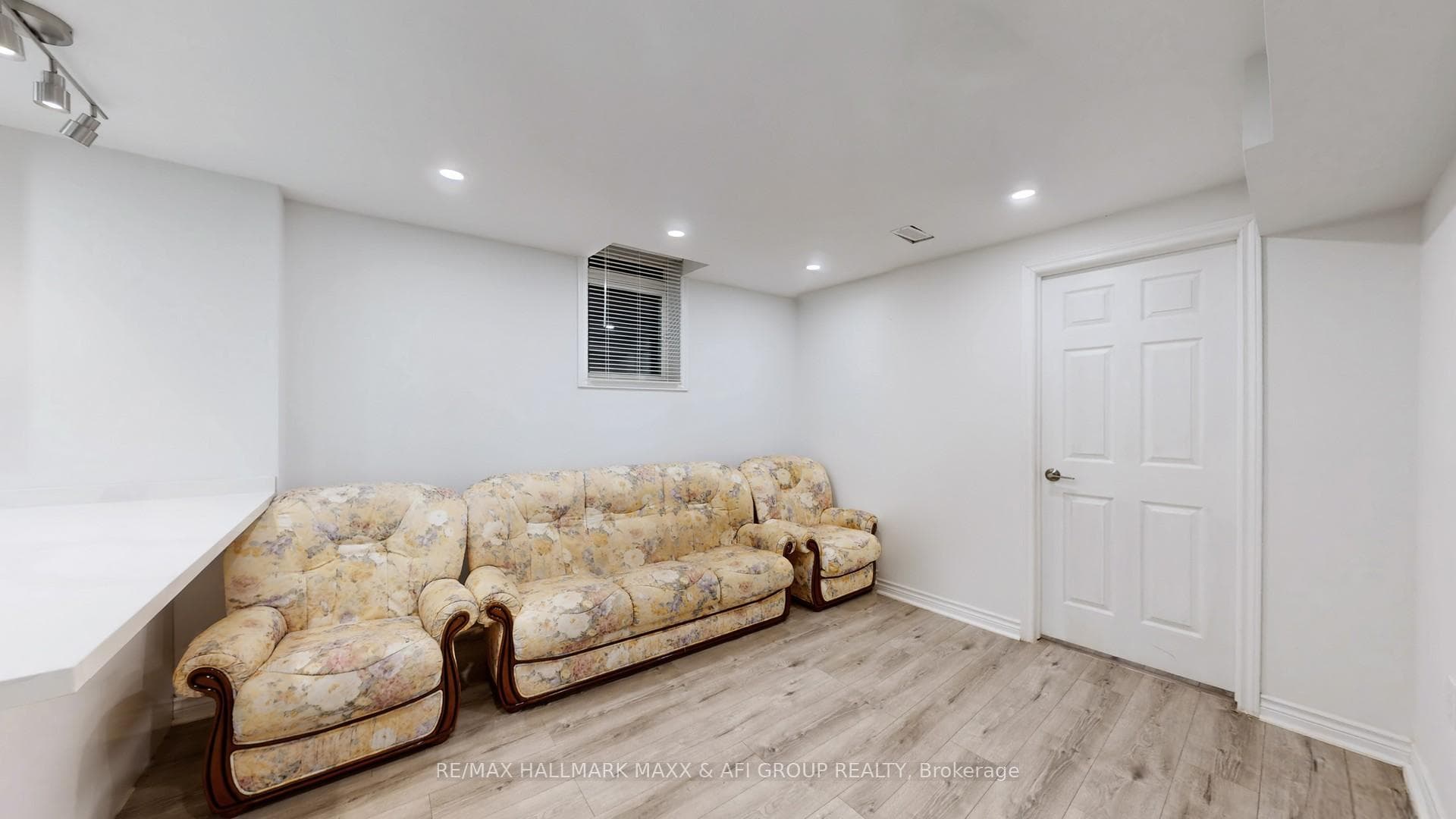 719 Shanahan Boulevard Unit Basement A photo 6