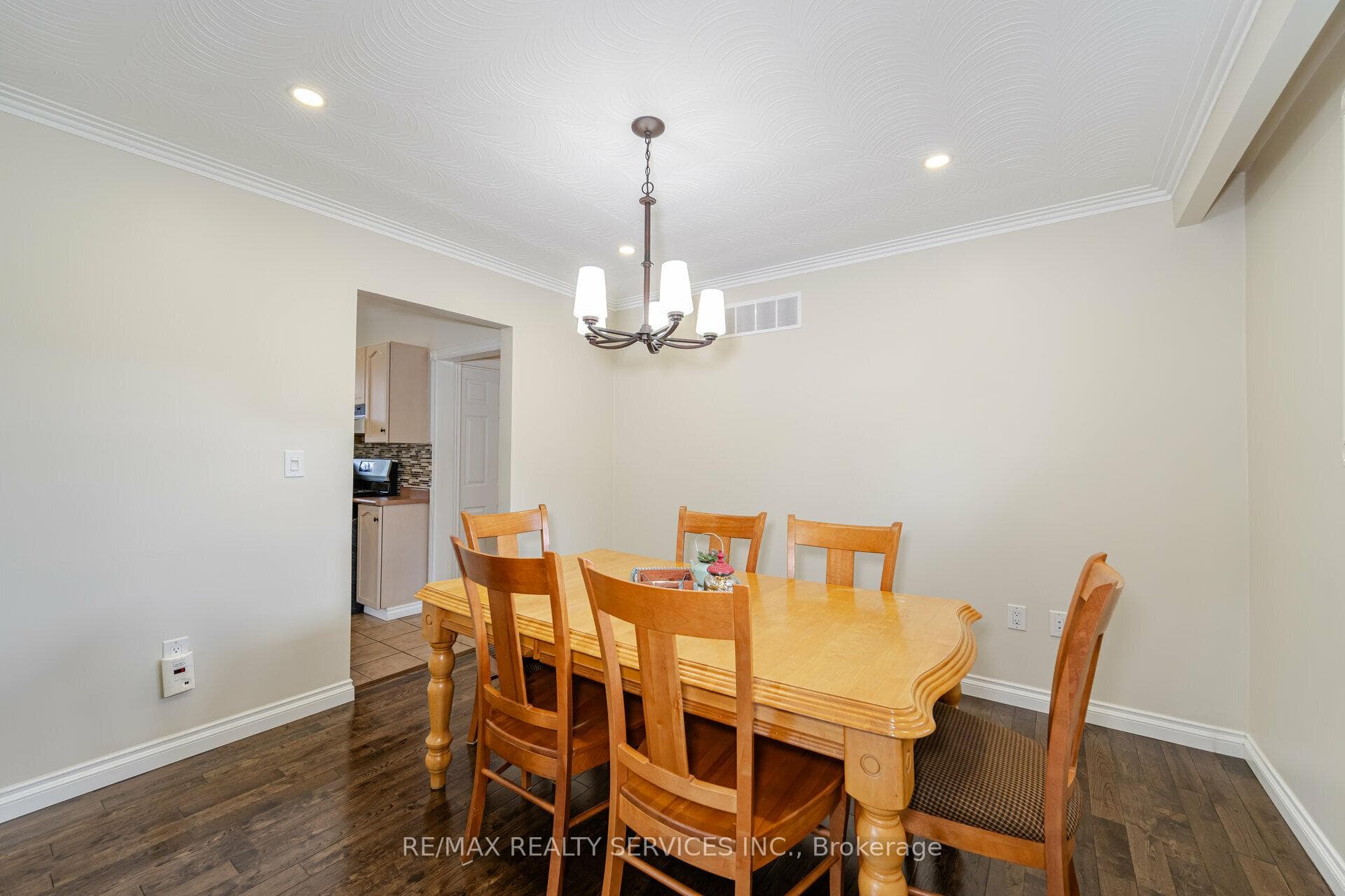 200 Elizabeth Street photo 11