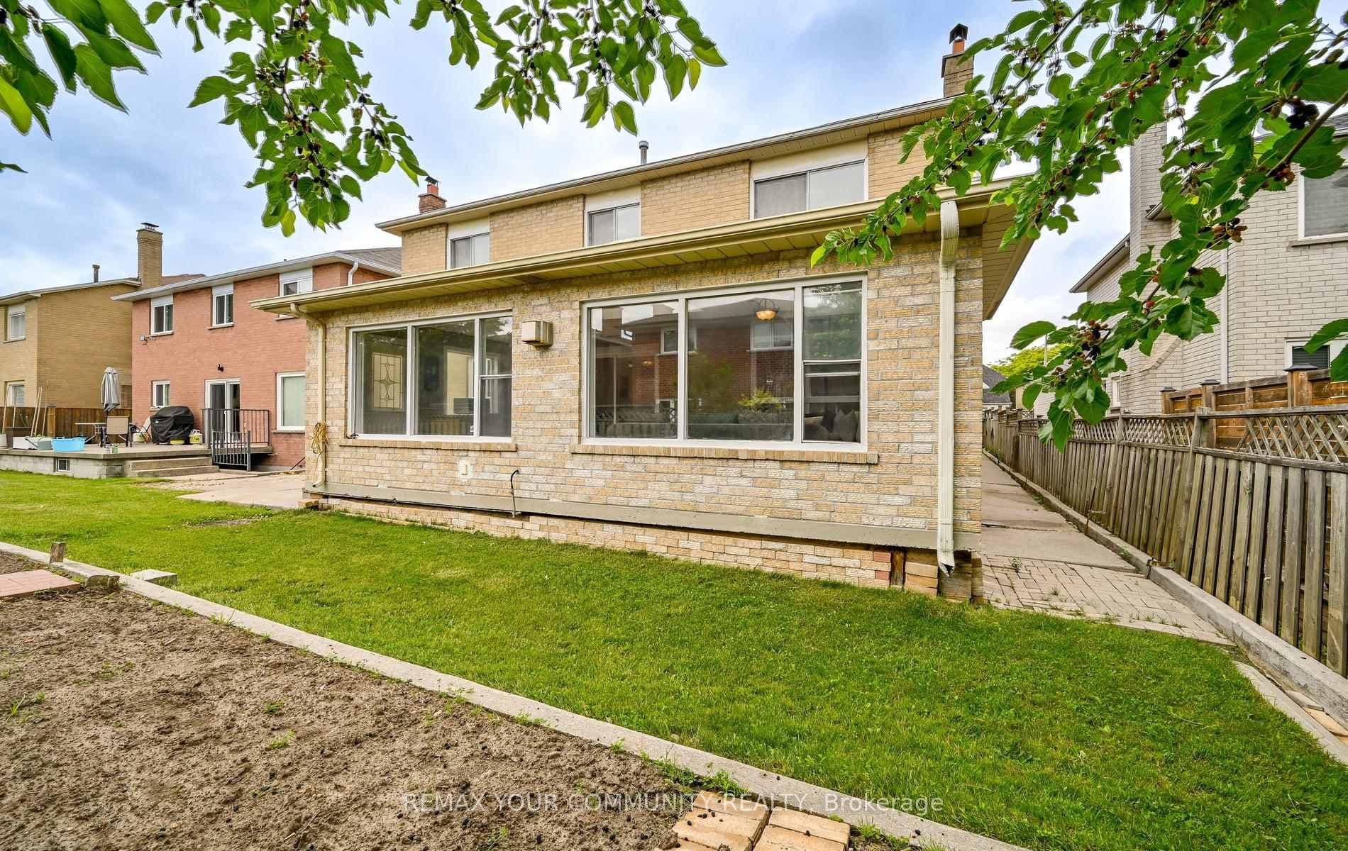 1554 Saugeen Drive photo 40