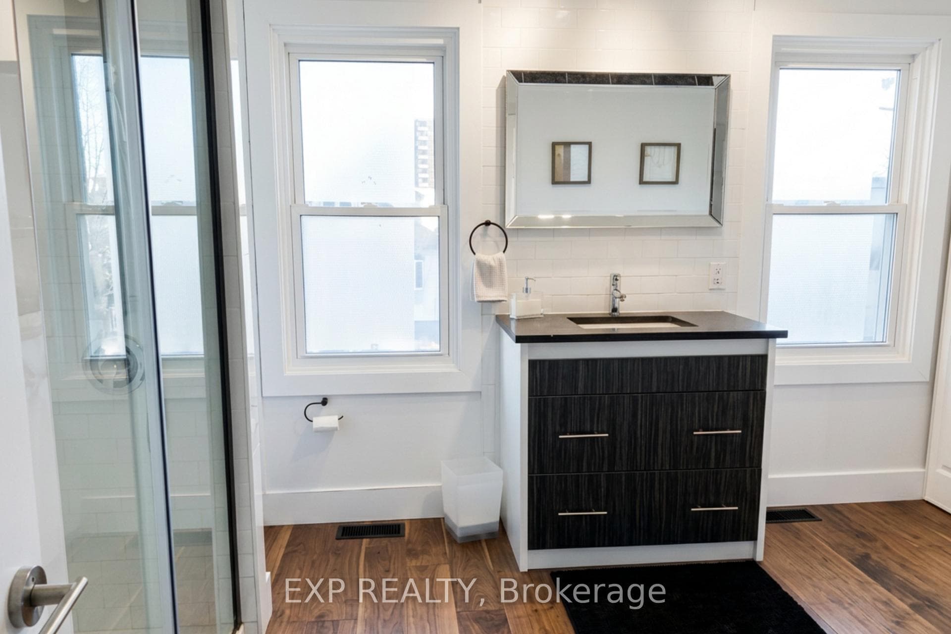 323 Montfort Street photo 11